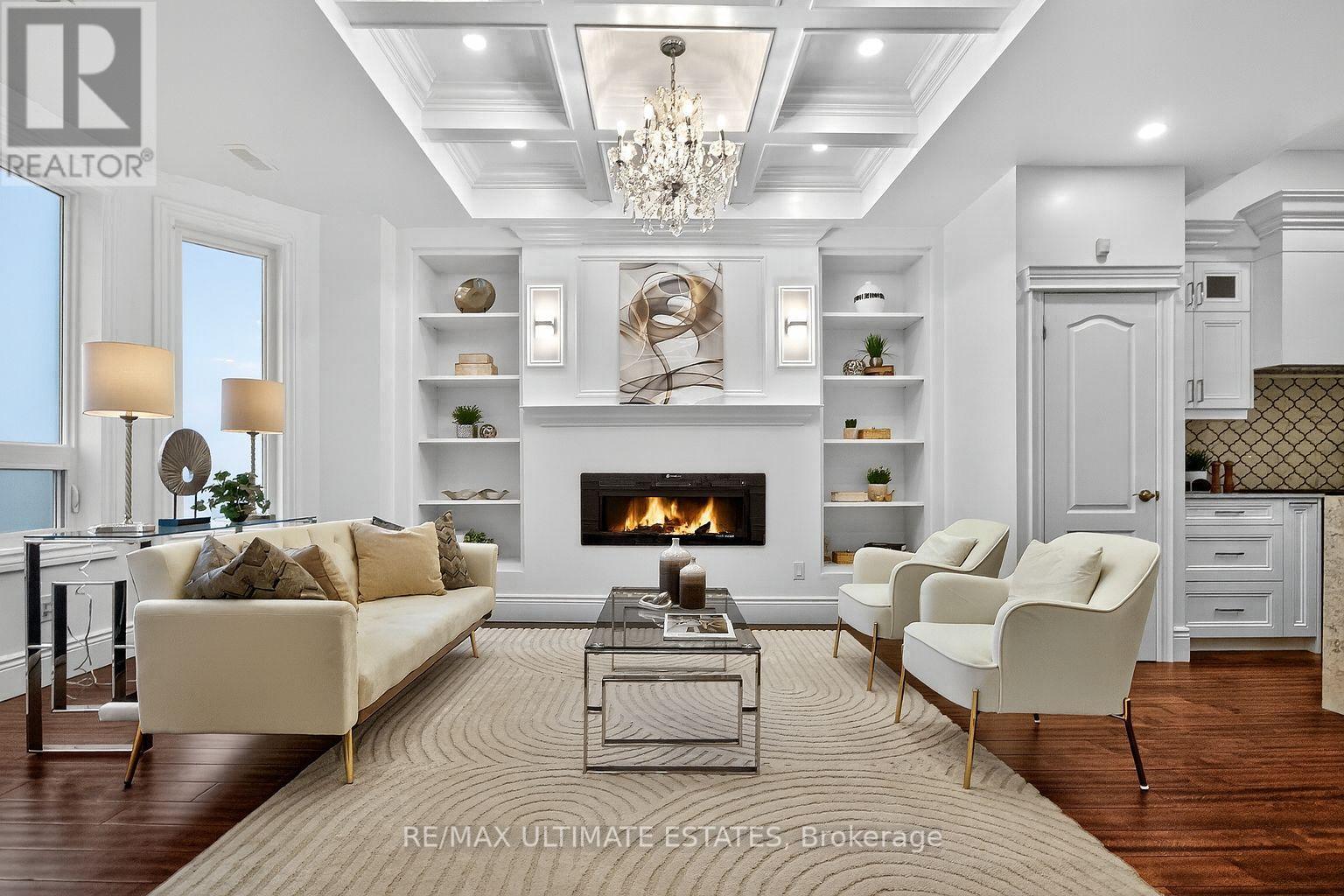 290 BATHURST STREET, Toronto, Ontario