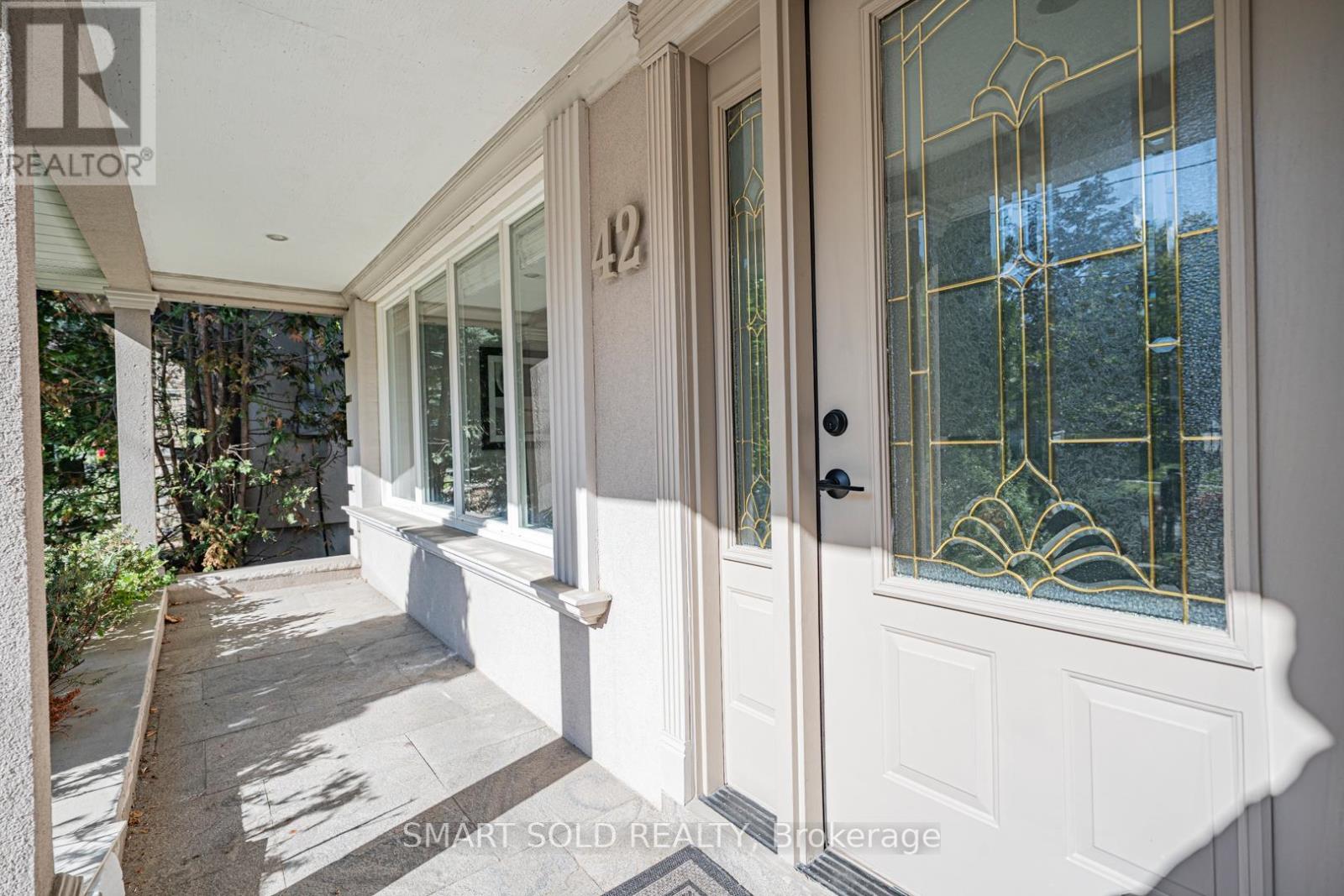 42 Davean Drive, Toronto, Ontario  M2L 2R7 - Photo 5 - C12464622