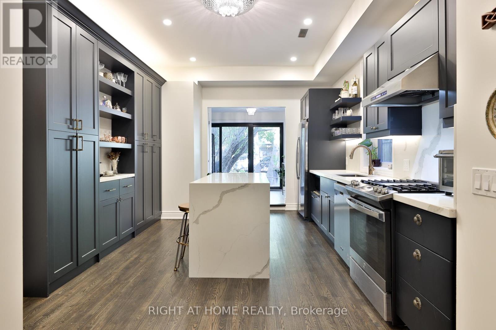 161 Euclid Avenue, Toronto, Ontario  M6J 2J8 - Photo 12 - C12464629