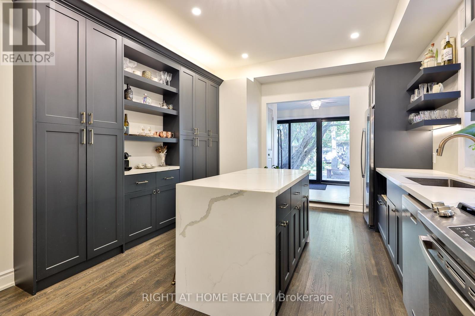 161 Euclid Avenue, Toronto, Ontario  M6J 2J8 - Photo 13 - C12464629