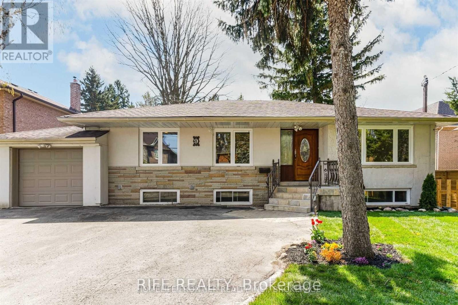 9 NORTHWOOD DRIVE, Toronto, Ontario