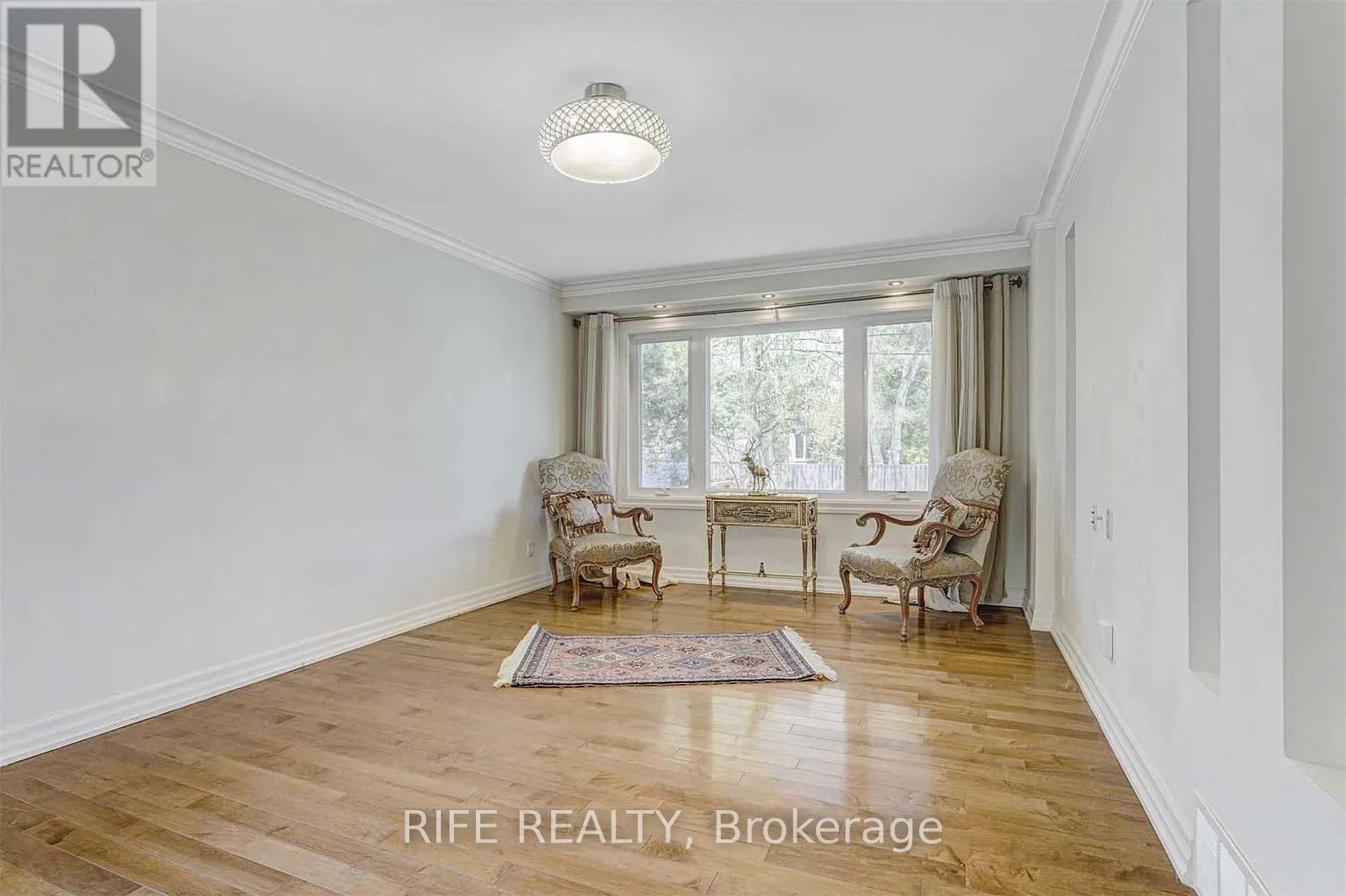 9 Northwood Drive, Toronto, Ontario  M2M 2J7 - Photo 3 - C12464632