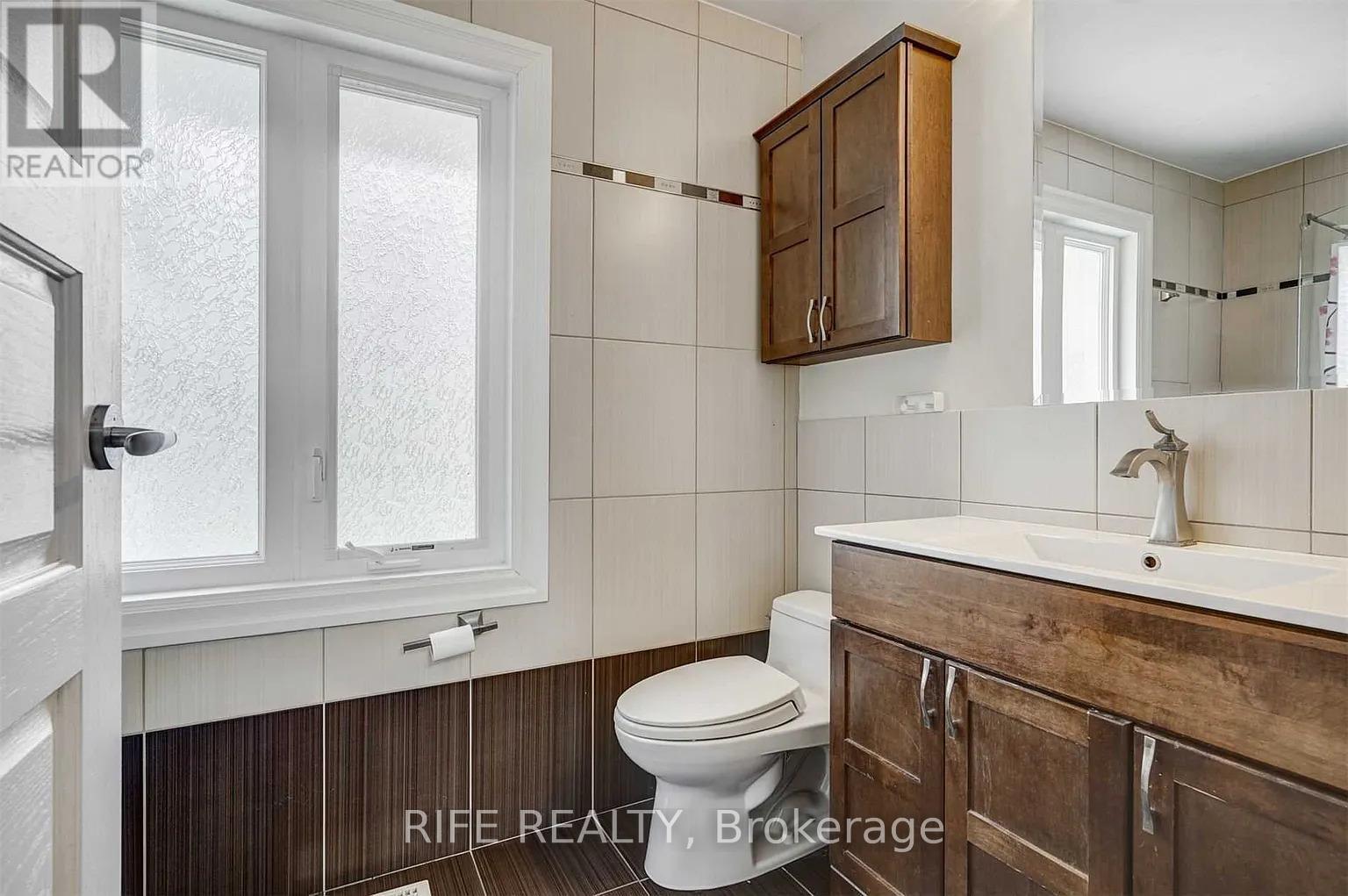 9 Northwood Drive, Toronto, Ontario  M2M 2J7 - Photo 5 - C12464632