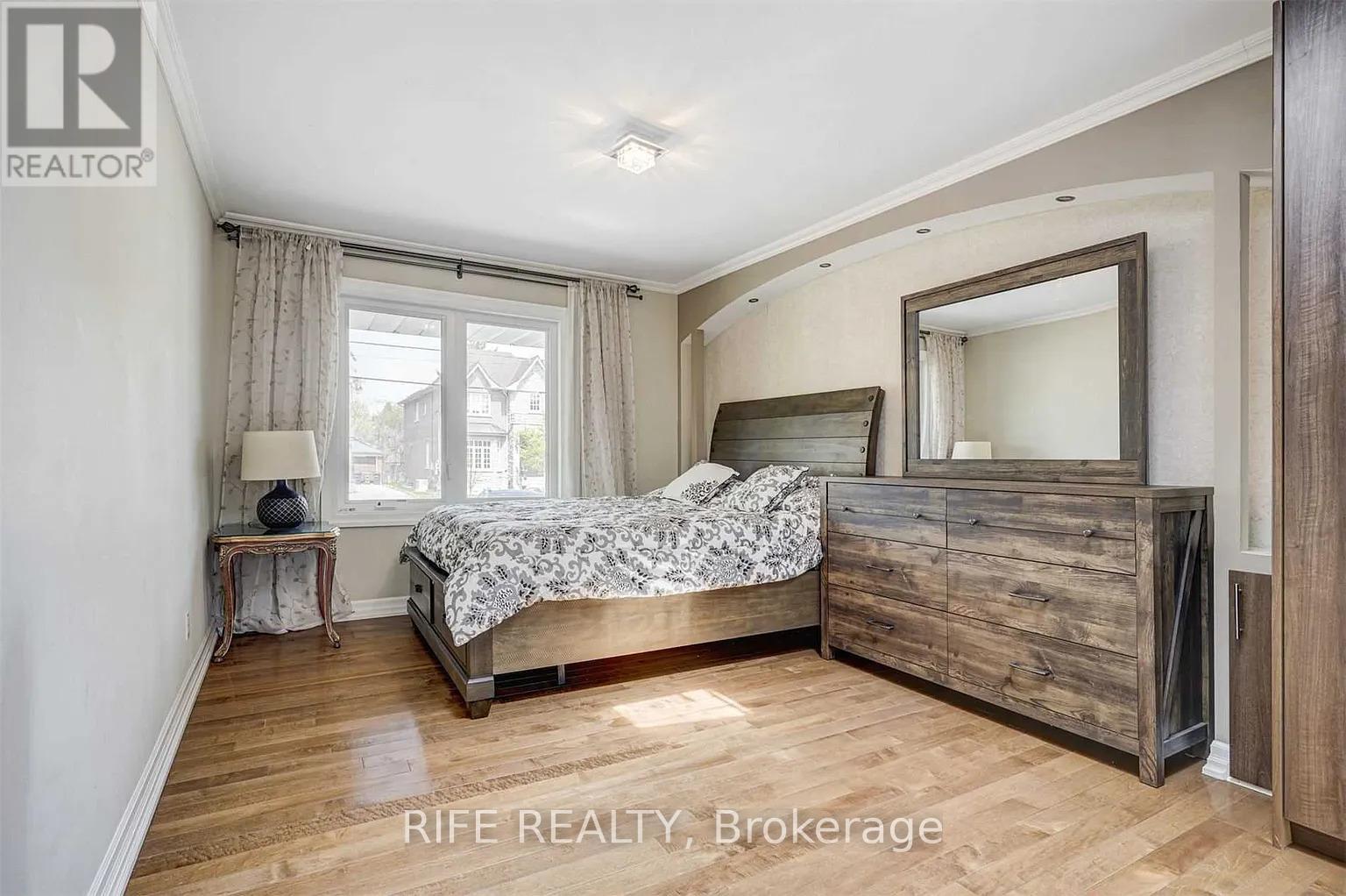 9 Northwood Drive, Toronto, Ontario  M2M 2J7 - Photo 7 - C12464632
