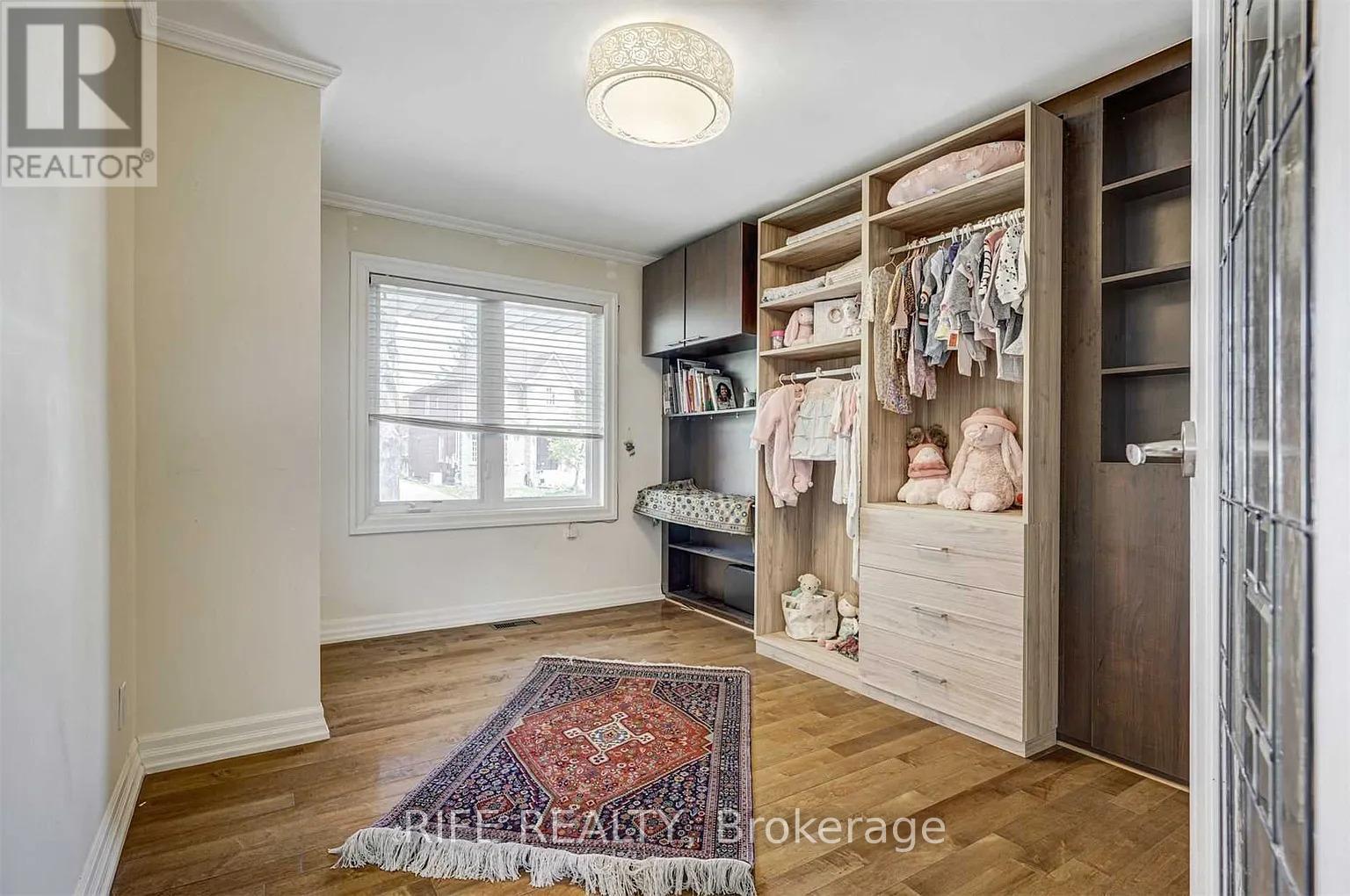 9 Northwood Drive, Toronto, Ontario  M2M 2J7 - Photo 8 - C12464632
