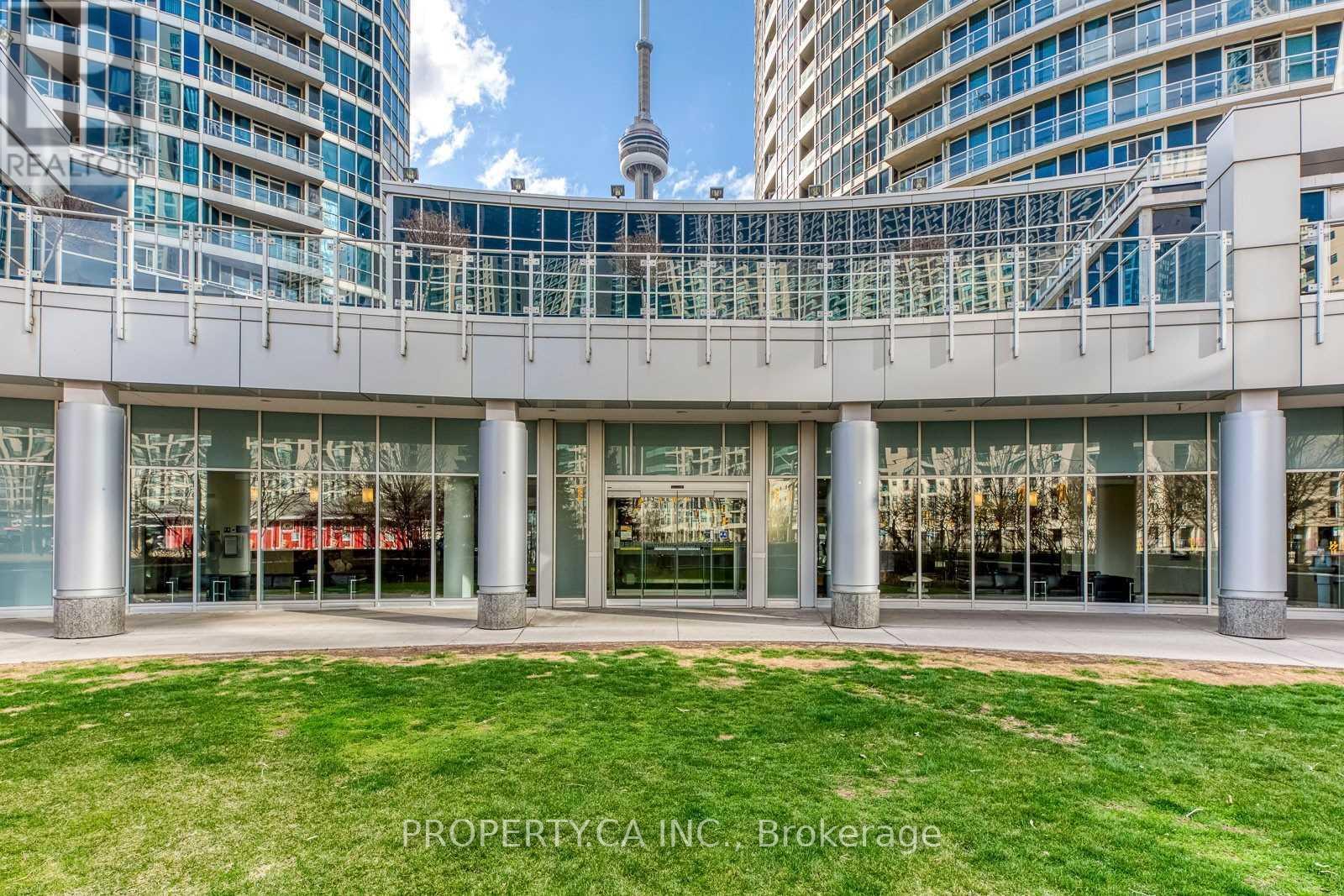 215 - 208 Queens Quay W, Toronto, Ontario  M5J 2Y5 - Photo 2 - C12464633