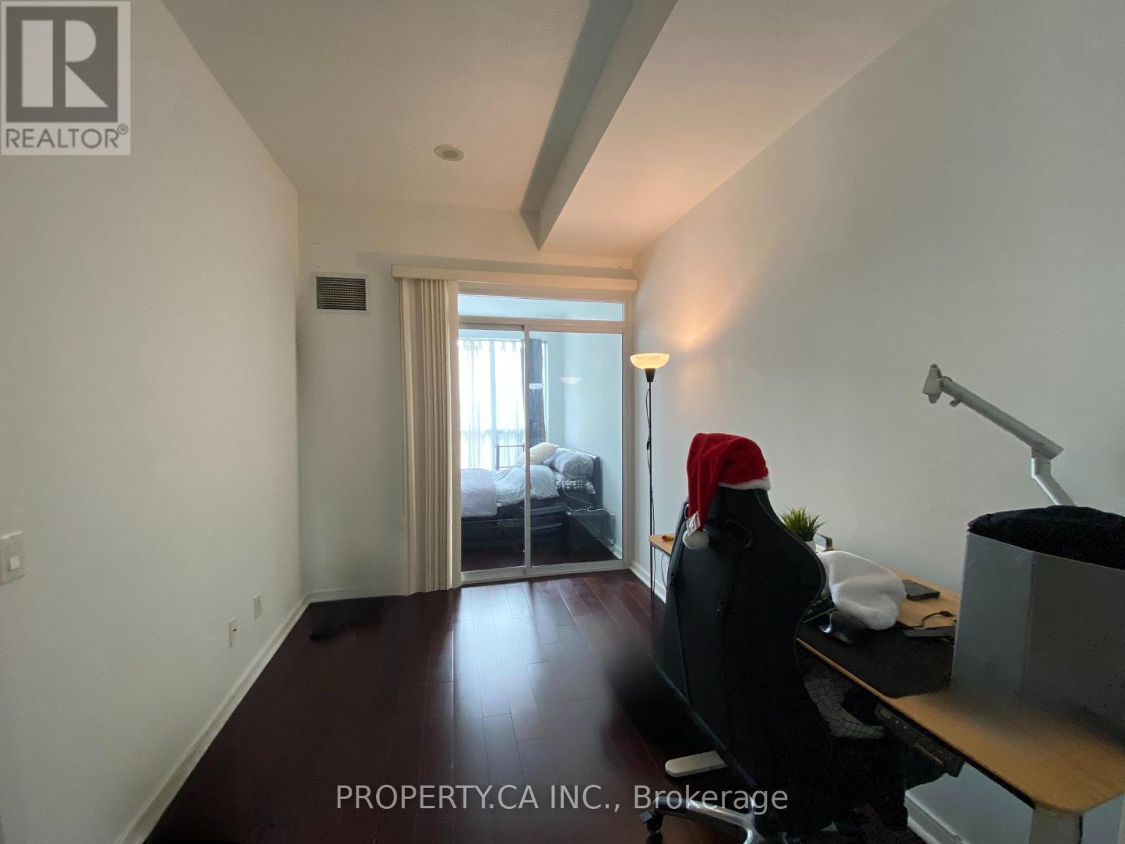 215 - 208 Queens Quay W, Toronto, Ontario  M5J 2Y5 - Photo 7 - C12464633