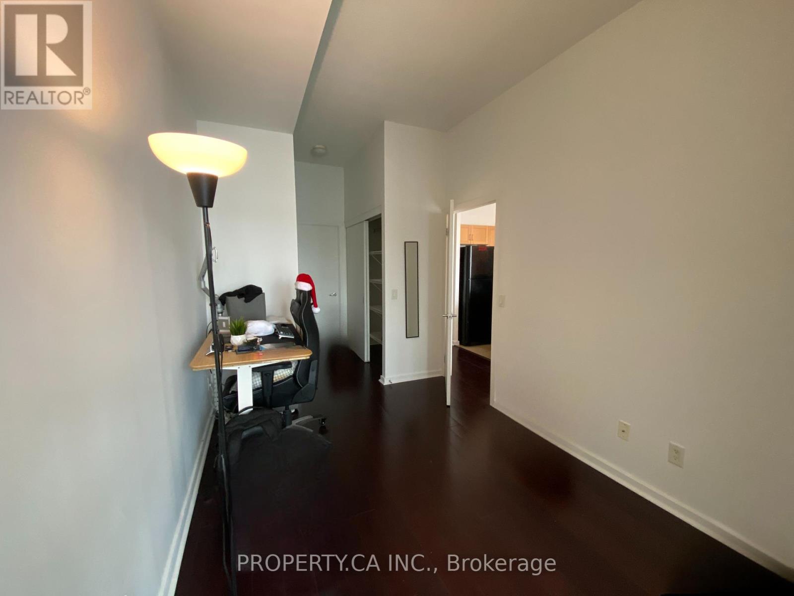 215 - 208 Queens Quay W, Toronto, Ontario  M5J 2Y5 - Photo 8 - C12464633