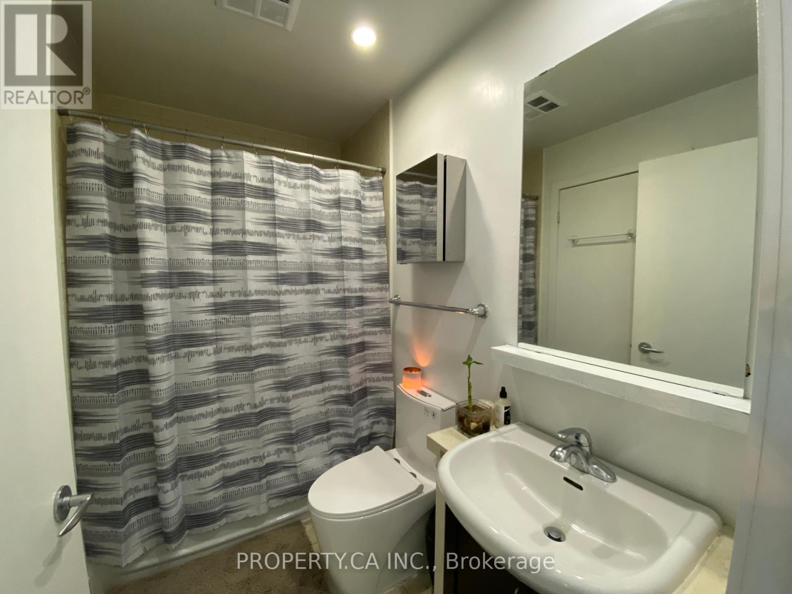 215 - 208 Queens Quay W, Toronto, Ontario  M5J 2Y5 - Photo 9 - C12464633