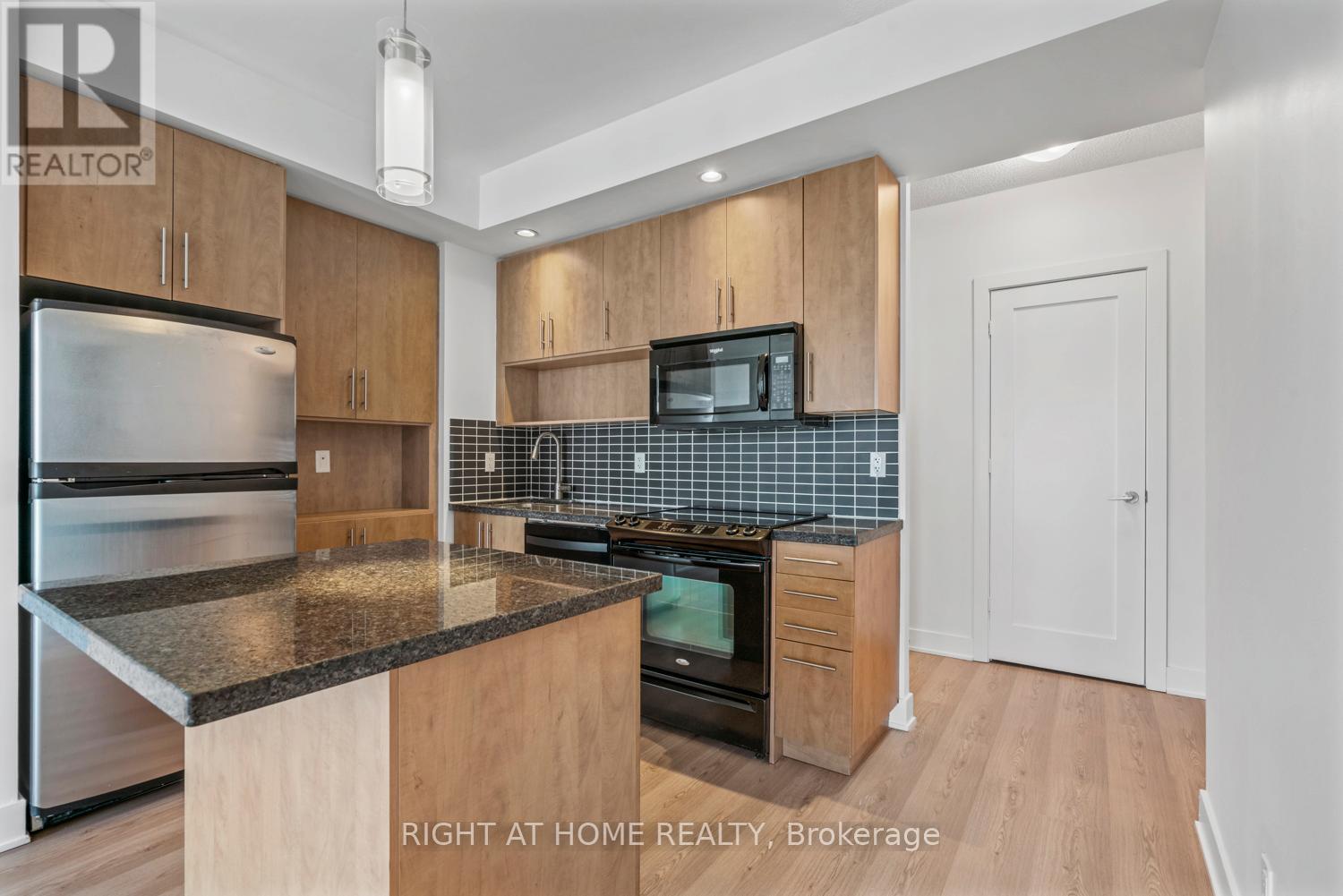 3302 - 120 Homewood Avenue, Toronto, Ontario  M4Y 2J3 - Photo 11 - C12464655