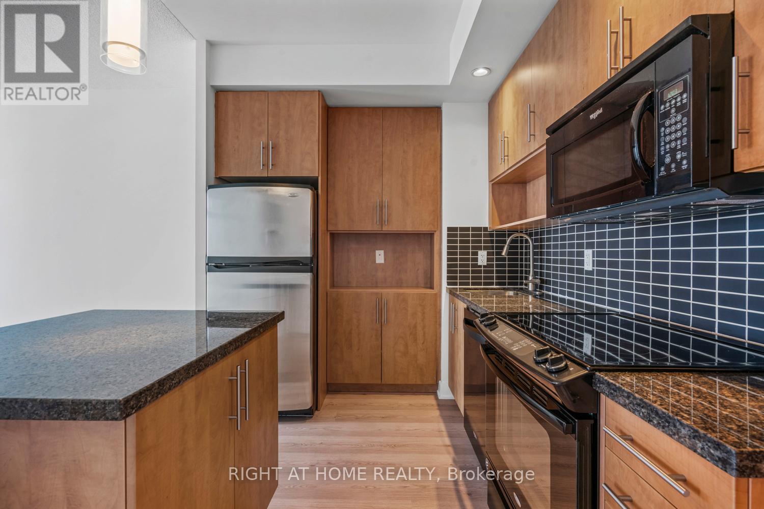 3302 - 120 Homewood Avenue, Toronto, Ontario  M4Y 2J3 - Photo 12 - C12464655