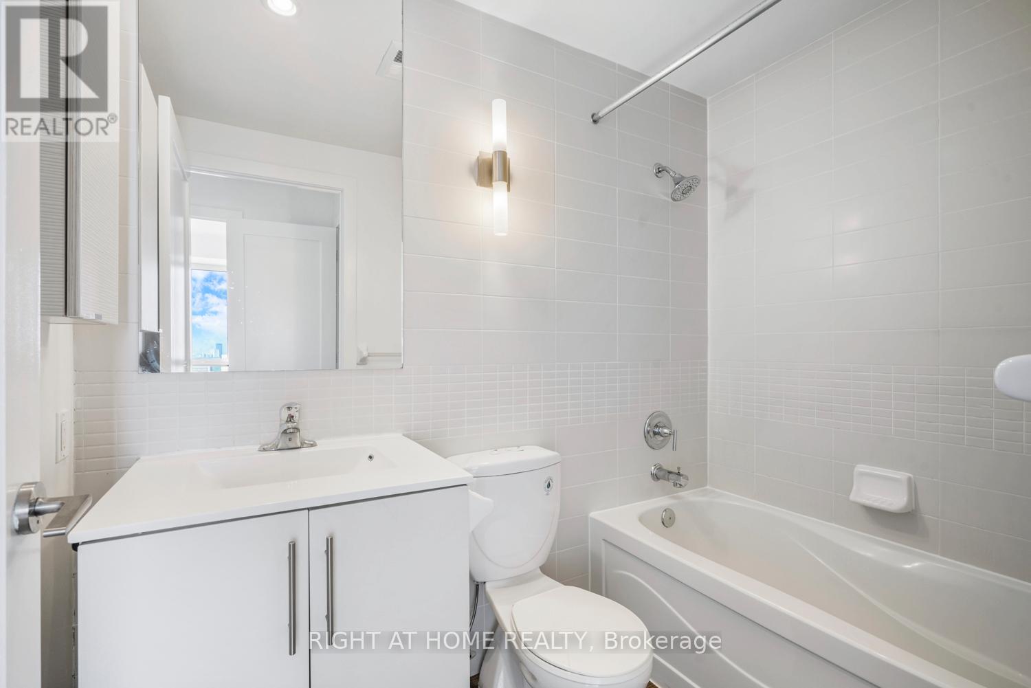 3302 - 120 Homewood Avenue, Toronto, Ontario  M4Y 2J3 - Photo 16 - C12464655