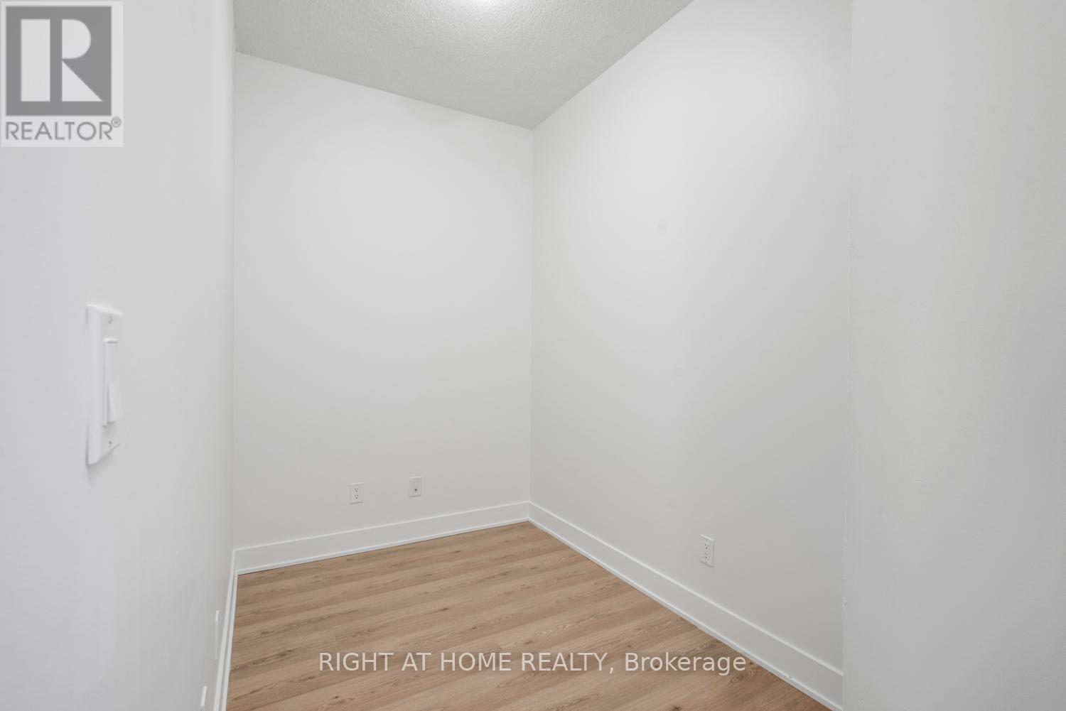 3302 - 120 Homewood Avenue, Toronto, Ontario  M4Y 2J3 - Photo 9 - C12464655