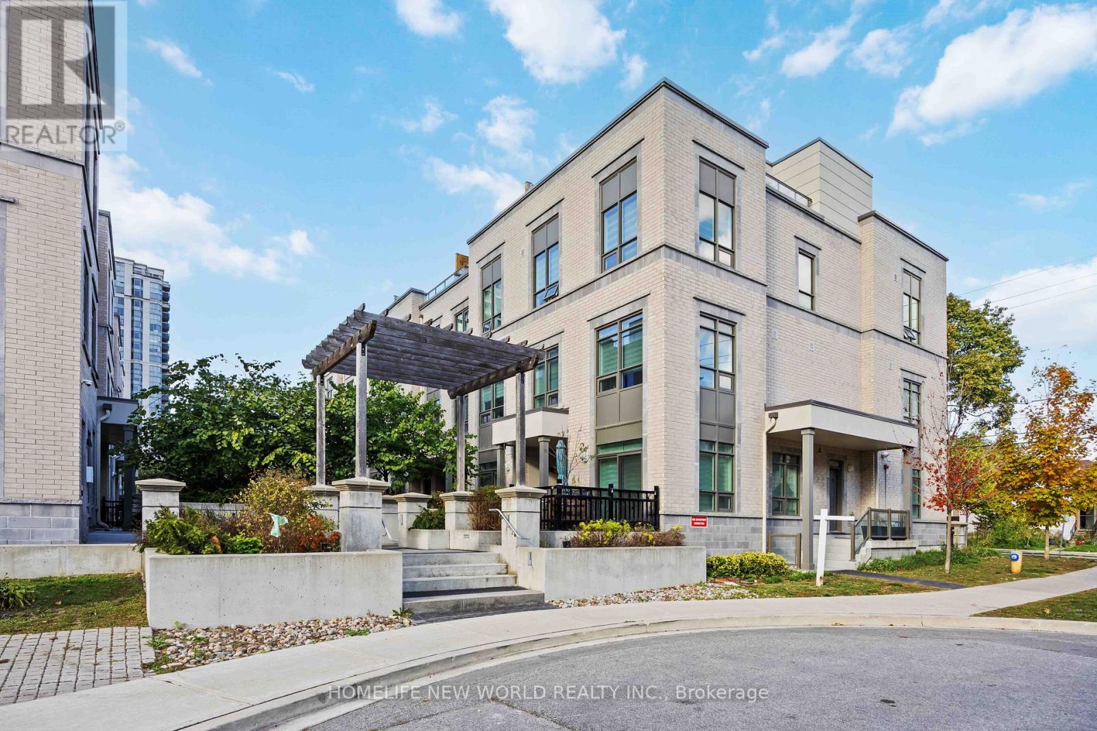14 - 52 HOLMES AVENUE, Toronto, Ontario