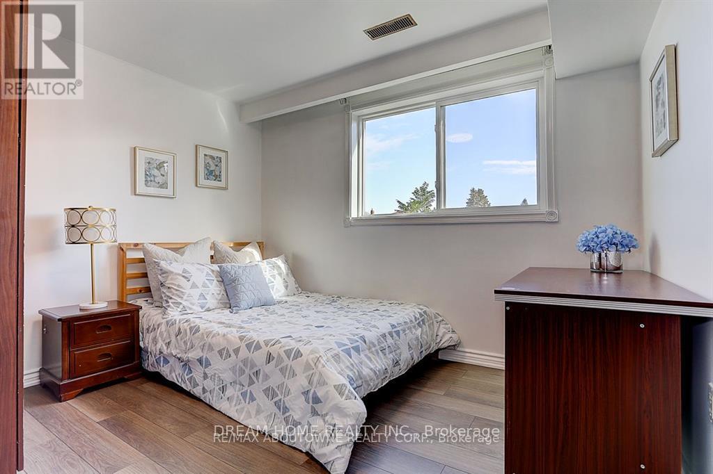 #main Floor 1 - 31 Lambeth Square, Toronto, Ontario  M1W 3B3 - Photo 2 - E12464648