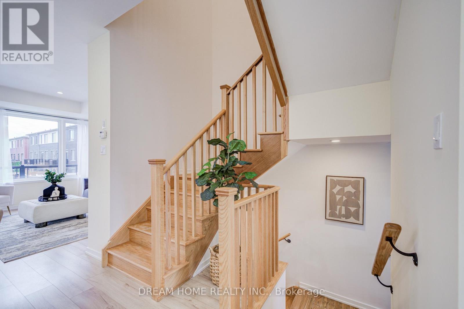 99 Crimson Forest Drive, Vaughan, Ontario  L6A 5C6 - Photo 3 - N12464625