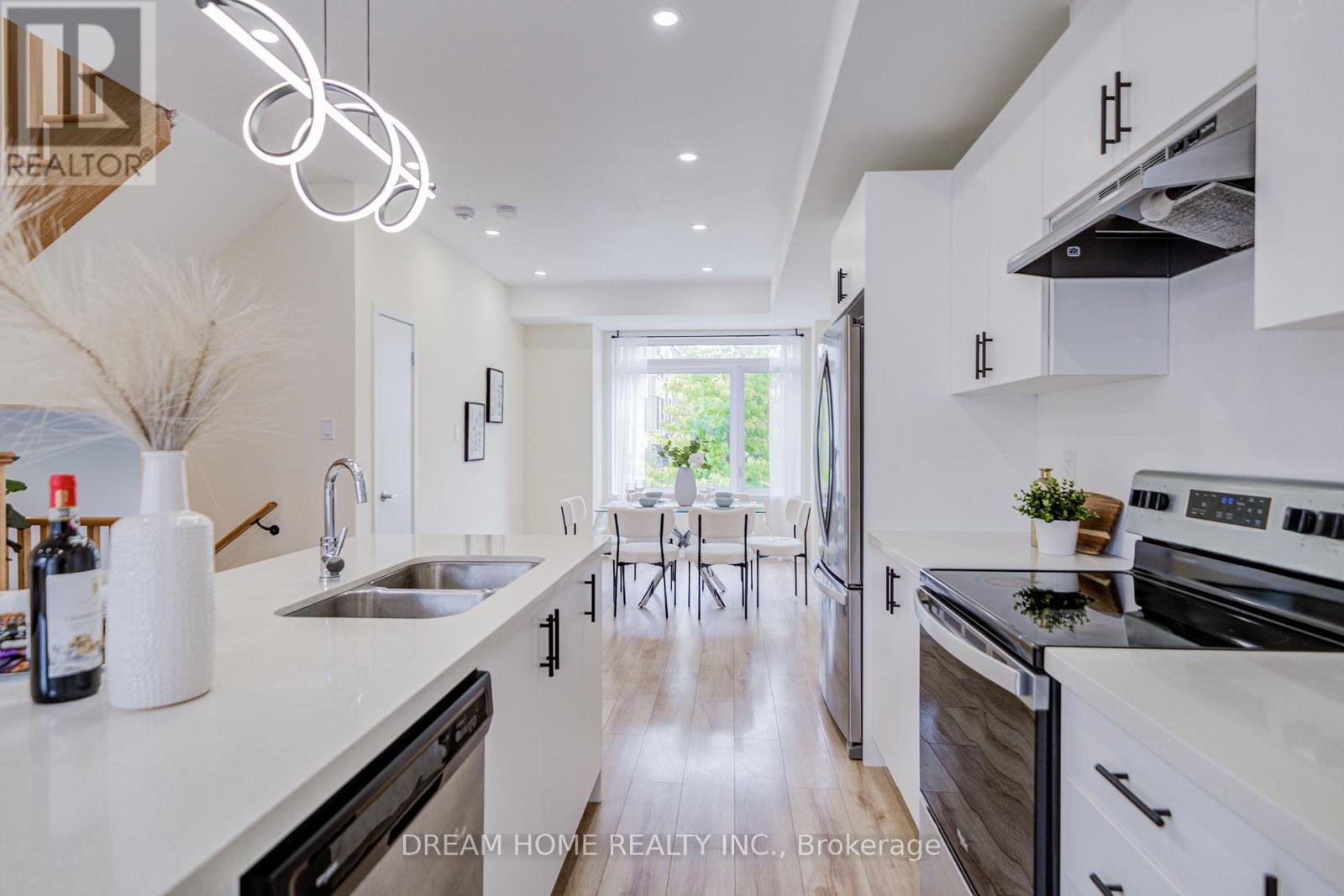 99 Crimson Forest Drive, Vaughan, Ontario  L6A 5C6 - Photo 6 - N12464625
