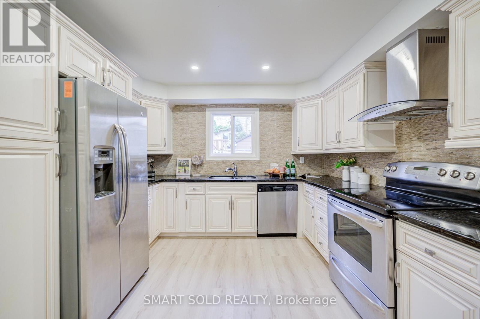 47 Colleen Street, Vaughan, Ontario  L4J 5H1 - Photo 12 - N12464630