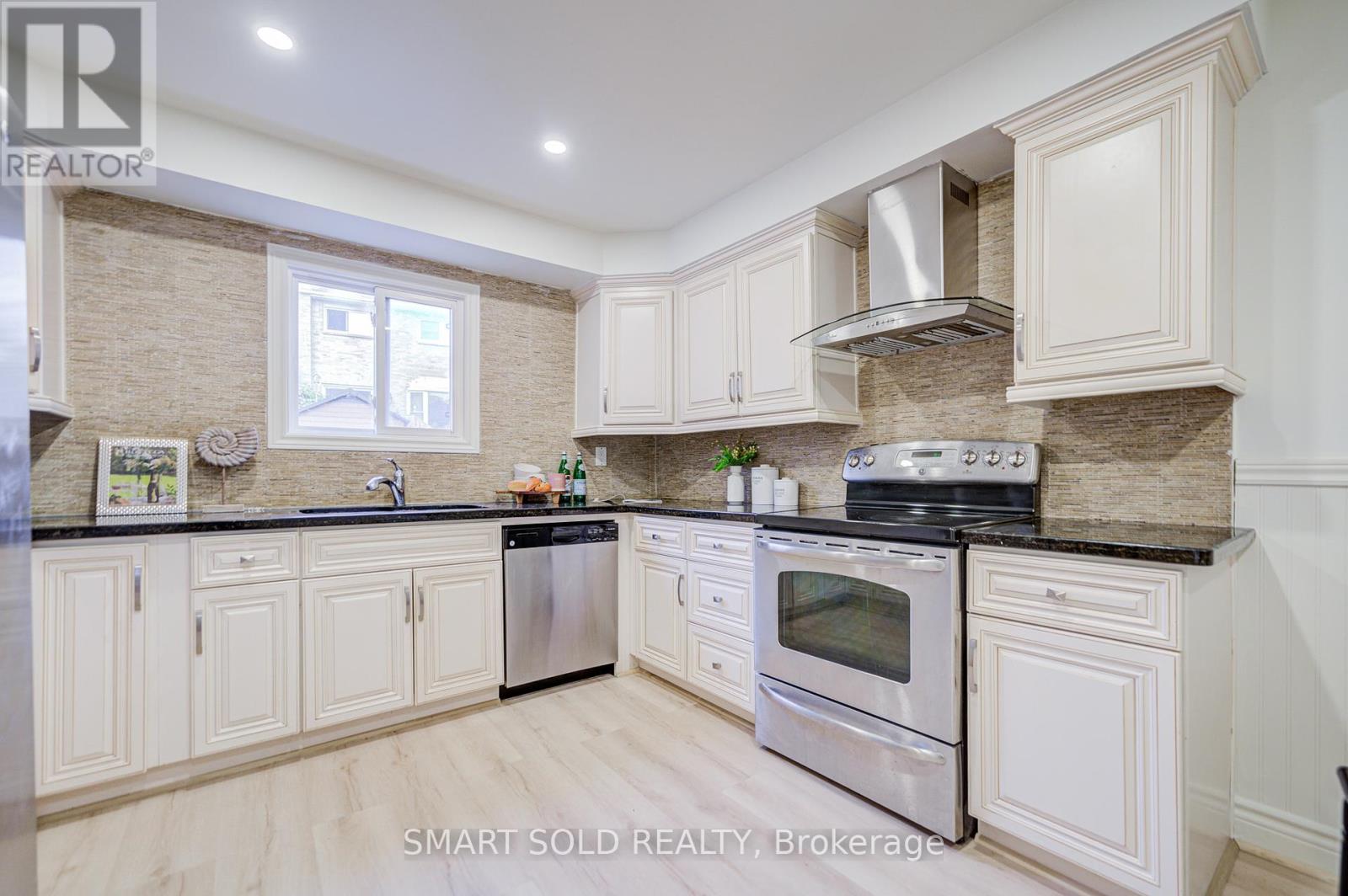 47 Colleen Street, Vaughan, Ontario  L4J 5H1 - Photo 13 - N12464630