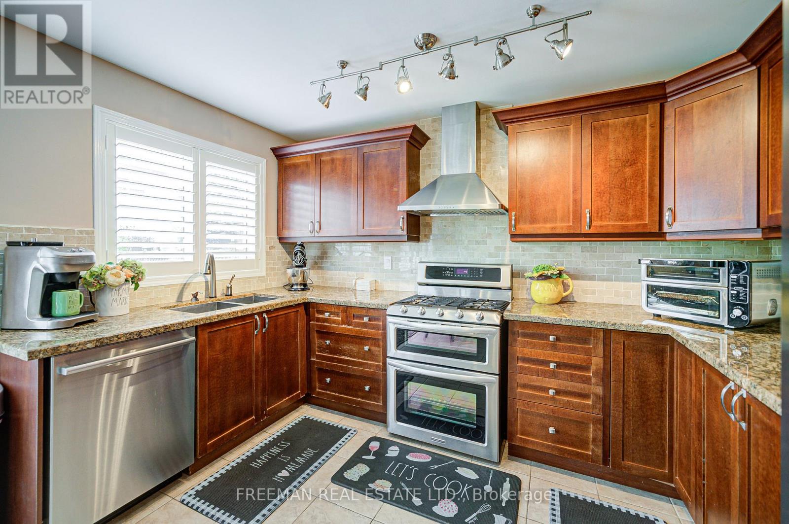 916 Fourth Line, Milton, Ontario  L9T 6M8 - Photo 10 - W12464623
