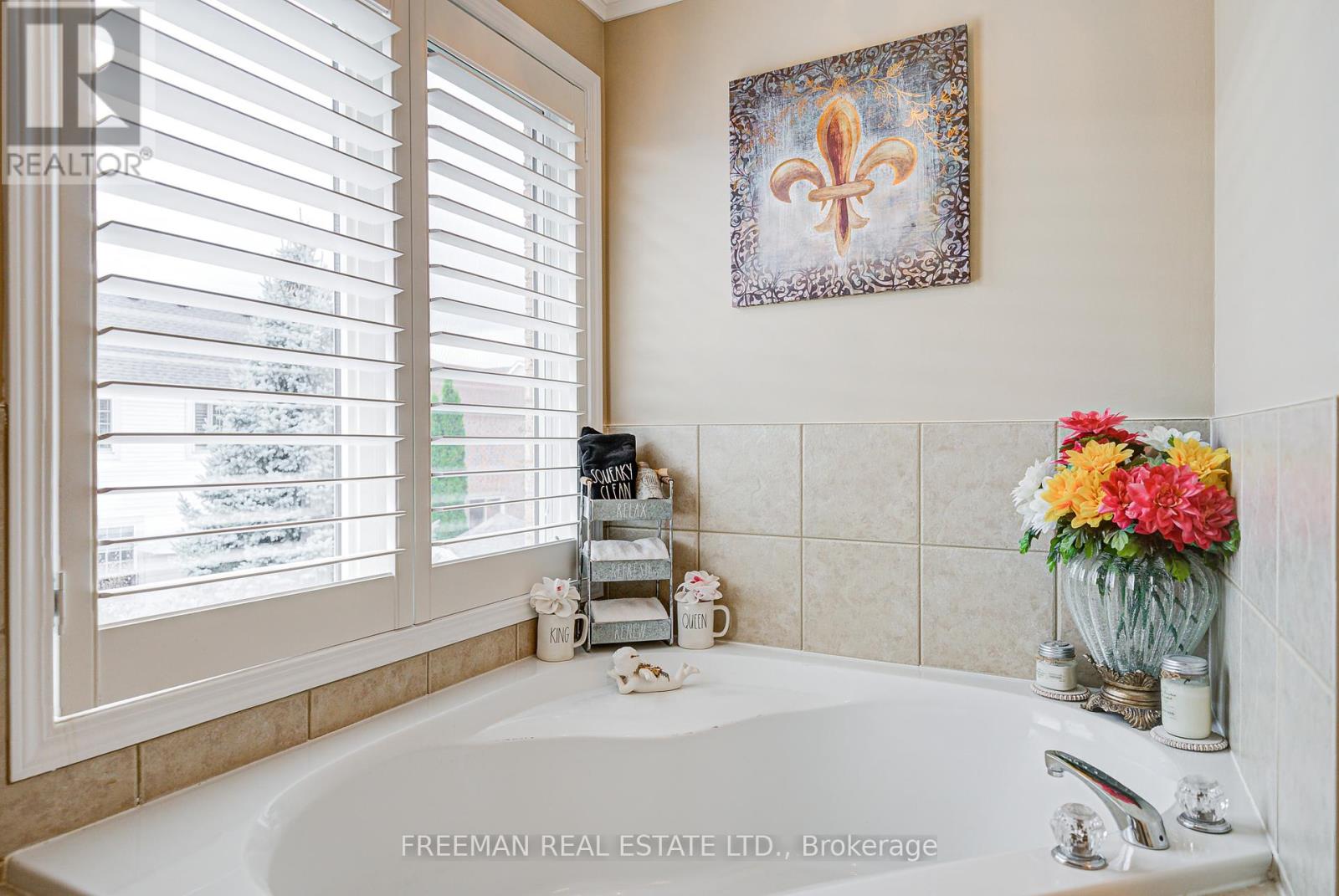 916 Fourth Line, Milton, Ontario  L9T 6M8 - Photo 24 - W12464623