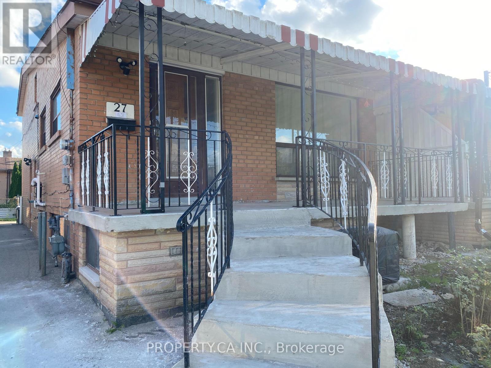 27 IRONWOOD ROAD, Toronto, Ontario