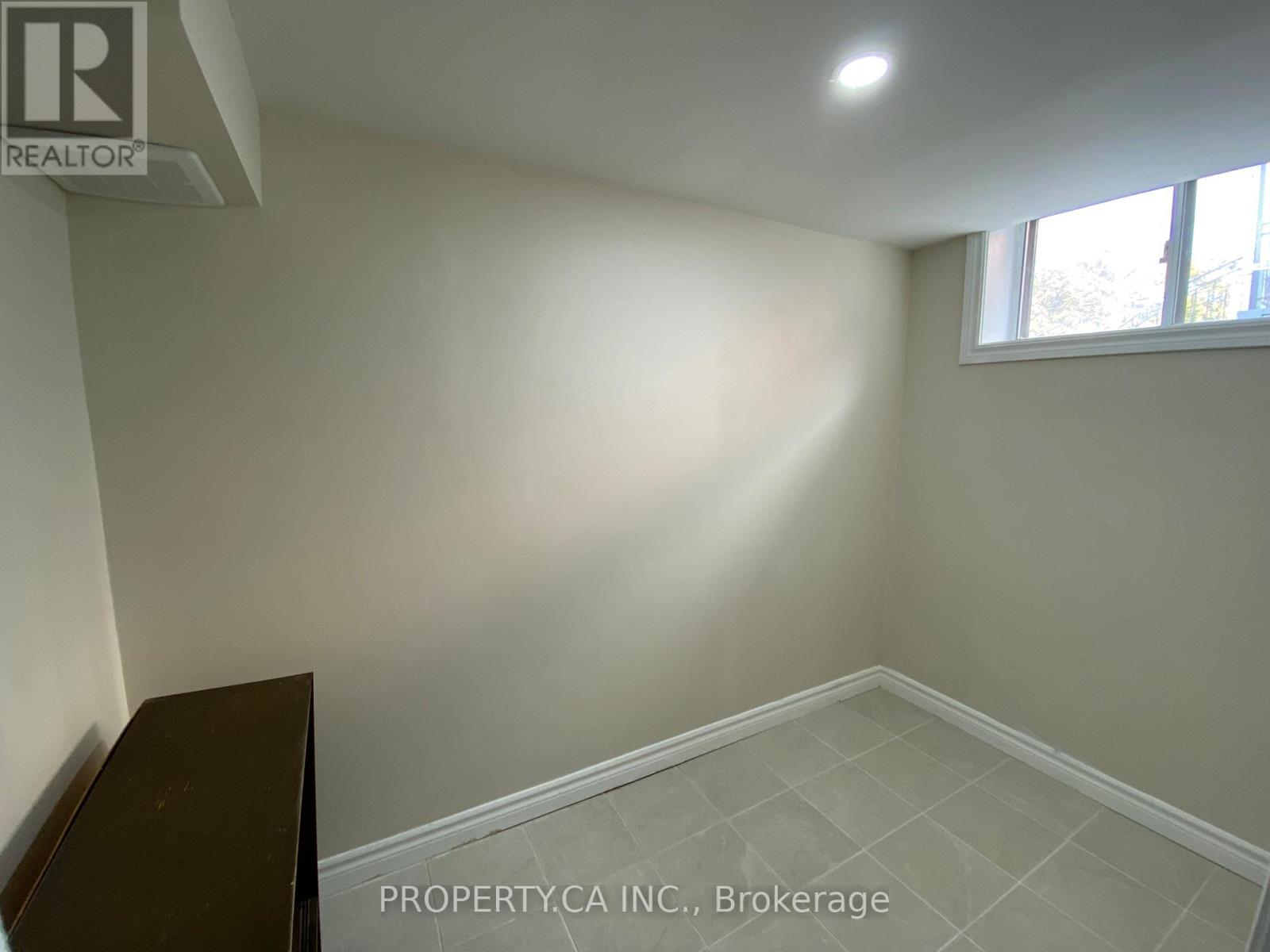 27 Ironwood Road, Toronto, Ontario  M9M 2A4 - Photo 10 - W12464626