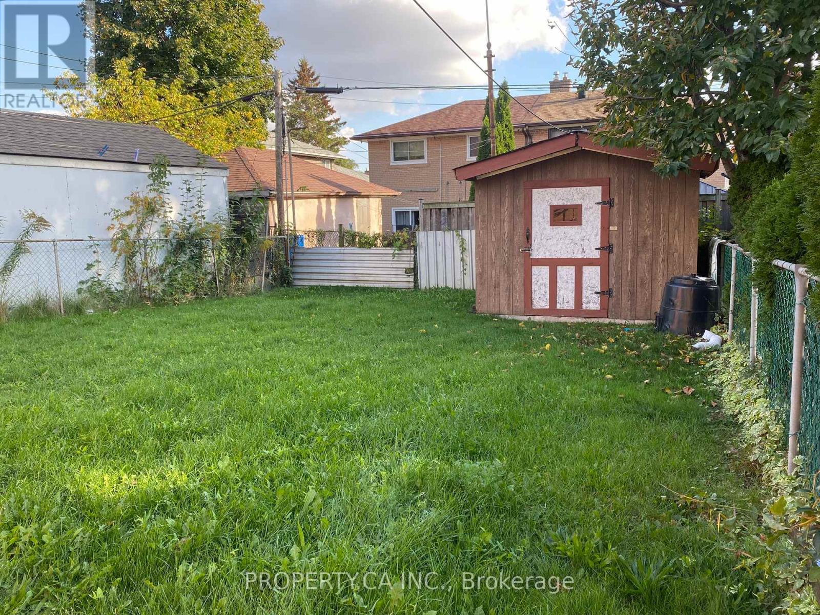 27 Ironwood Road, Toronto, Ontario  M9M 2A4 - Photo 11 - W12464626