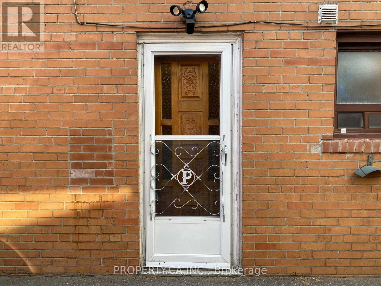27 Ironwood Road, Toronto, Ontario  M9M 2A4 - Photo 2 - W12464626