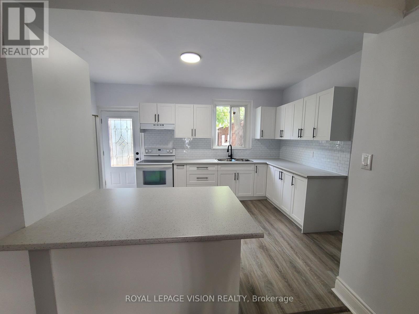 56 Munroe Street, Hamilton, Ontario  L8L 3V7 - Photo 10 - X12464634