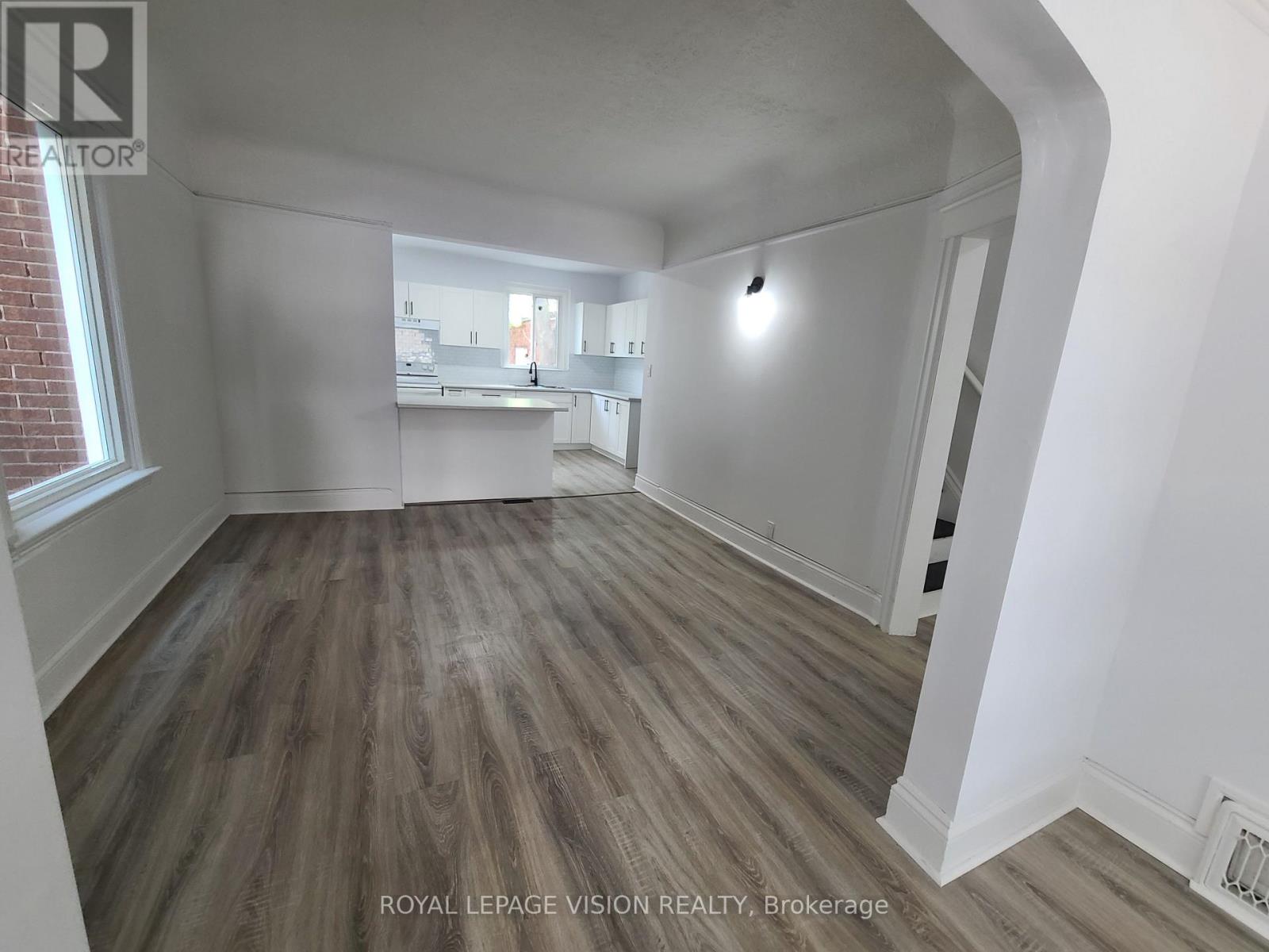 56 Munroe Street, Hamilton, Ontario  L8L 3V7 - Photo 8 - X12464634