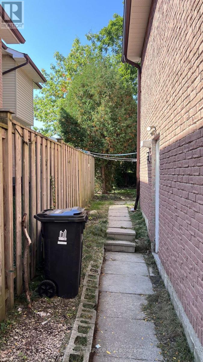 283 Port Royal Trail, Toronto, Ontario  M1V 2K5 - Photo 2 - E12464664