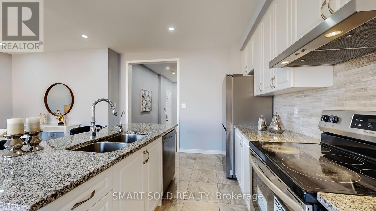8 Casely Avenue, Richmond Hill, Ontario  L4S 0J8 - Photo 4 - N12464670