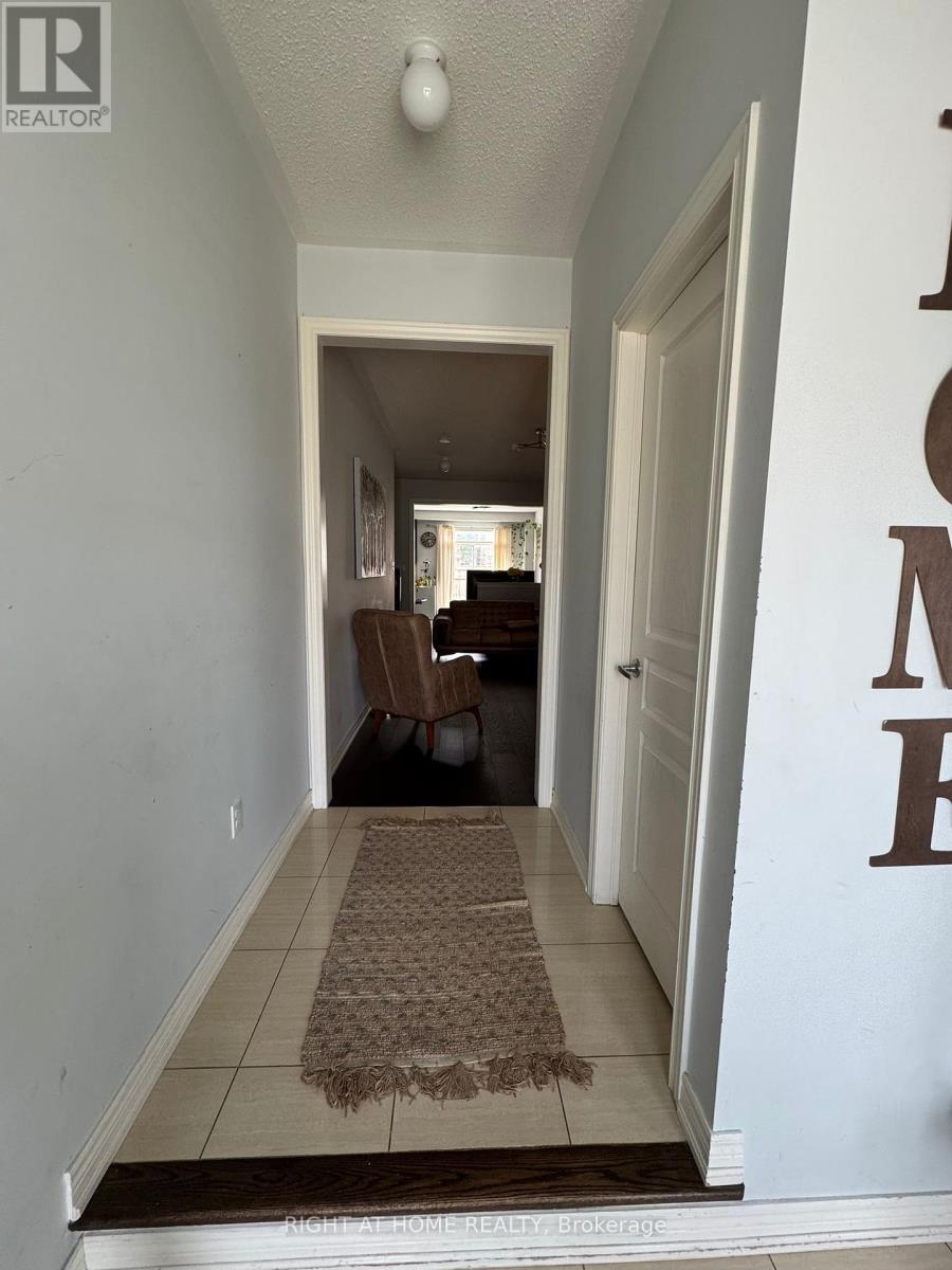5540 Meadowcrest Avenue, Mississauga, Ontario  L5M 0V1 - Photo 3 - W12464660