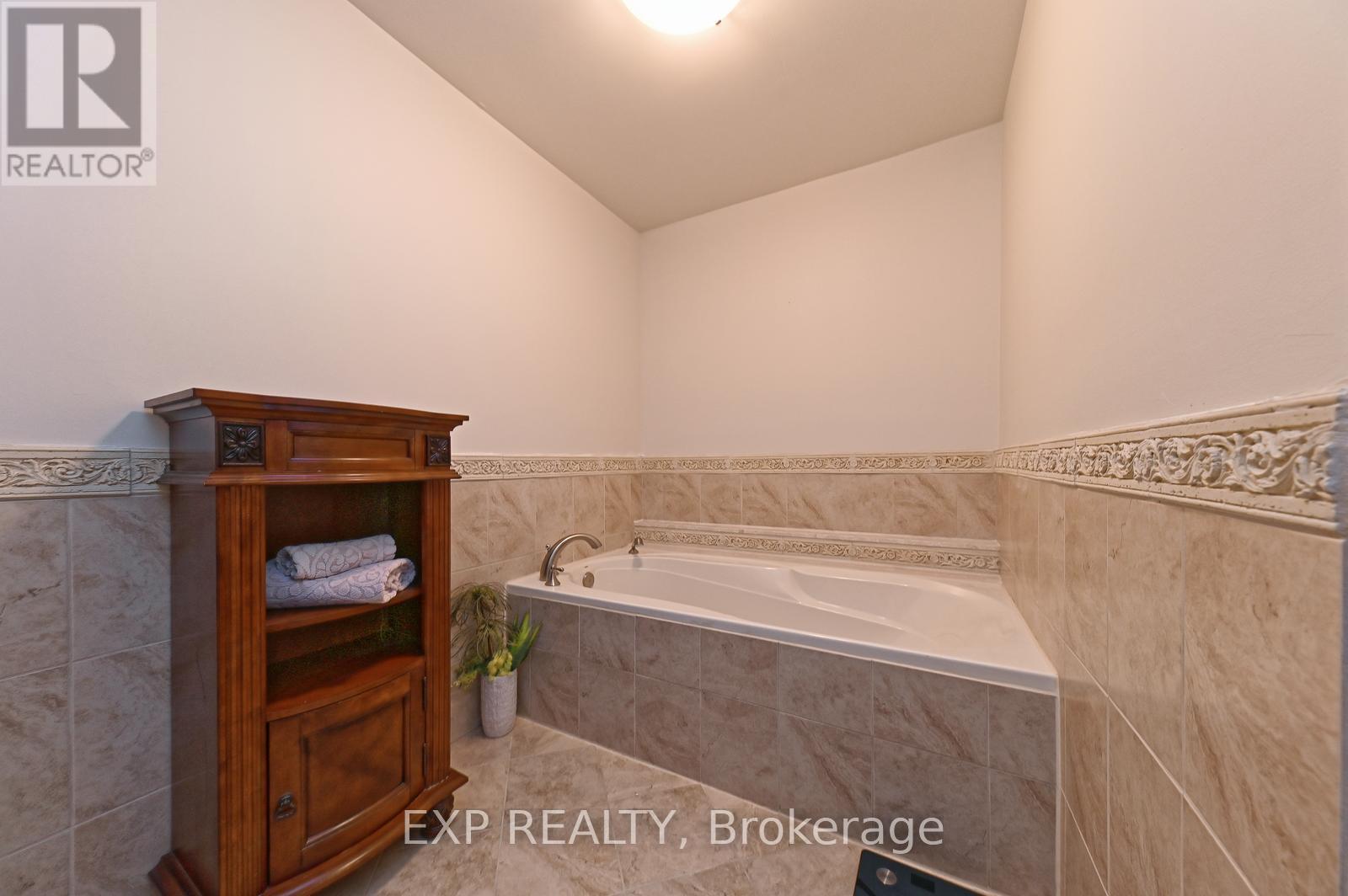 40 - 40 Stornwood Court Ne, Brampton, Ontario  L6W 4H5 - Photo 29 - W12464662