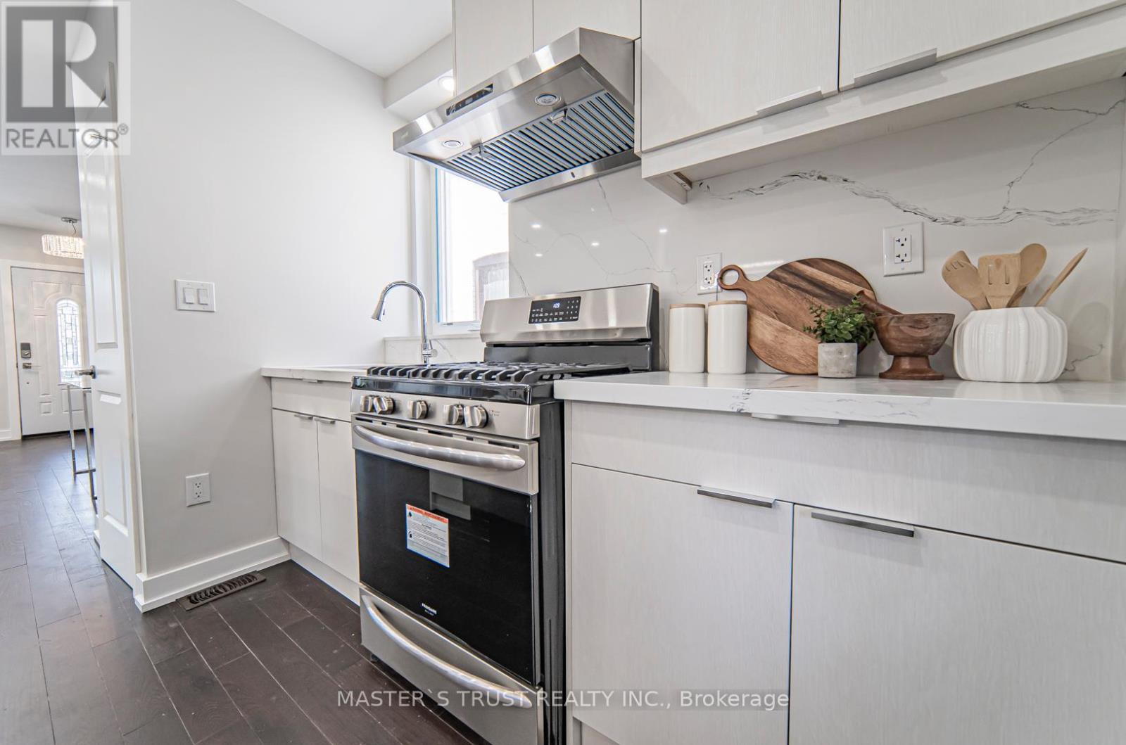 613 Old Weston Road S, Toronto, Ontario  M6N 3B4 - Photo 20 - W12464663