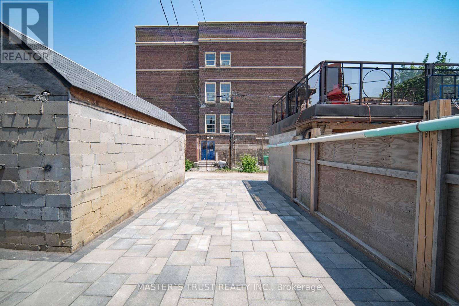613 Old Weston Road S, Toronto, Ontario  M6N 3B4 - Photo 8 - W12464663