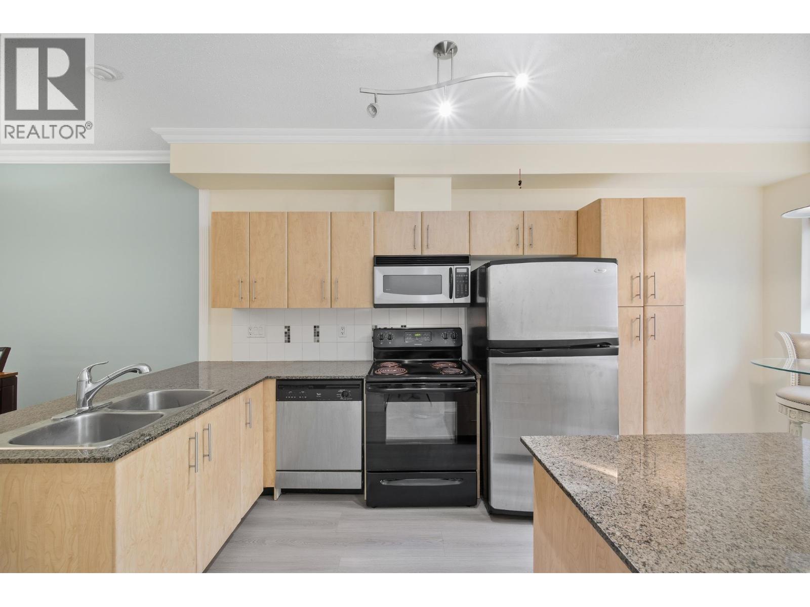 15 730 Farrow Street, Coquitlam, British Columbia  V3J 7Y7 - Photo 4 - R3058169