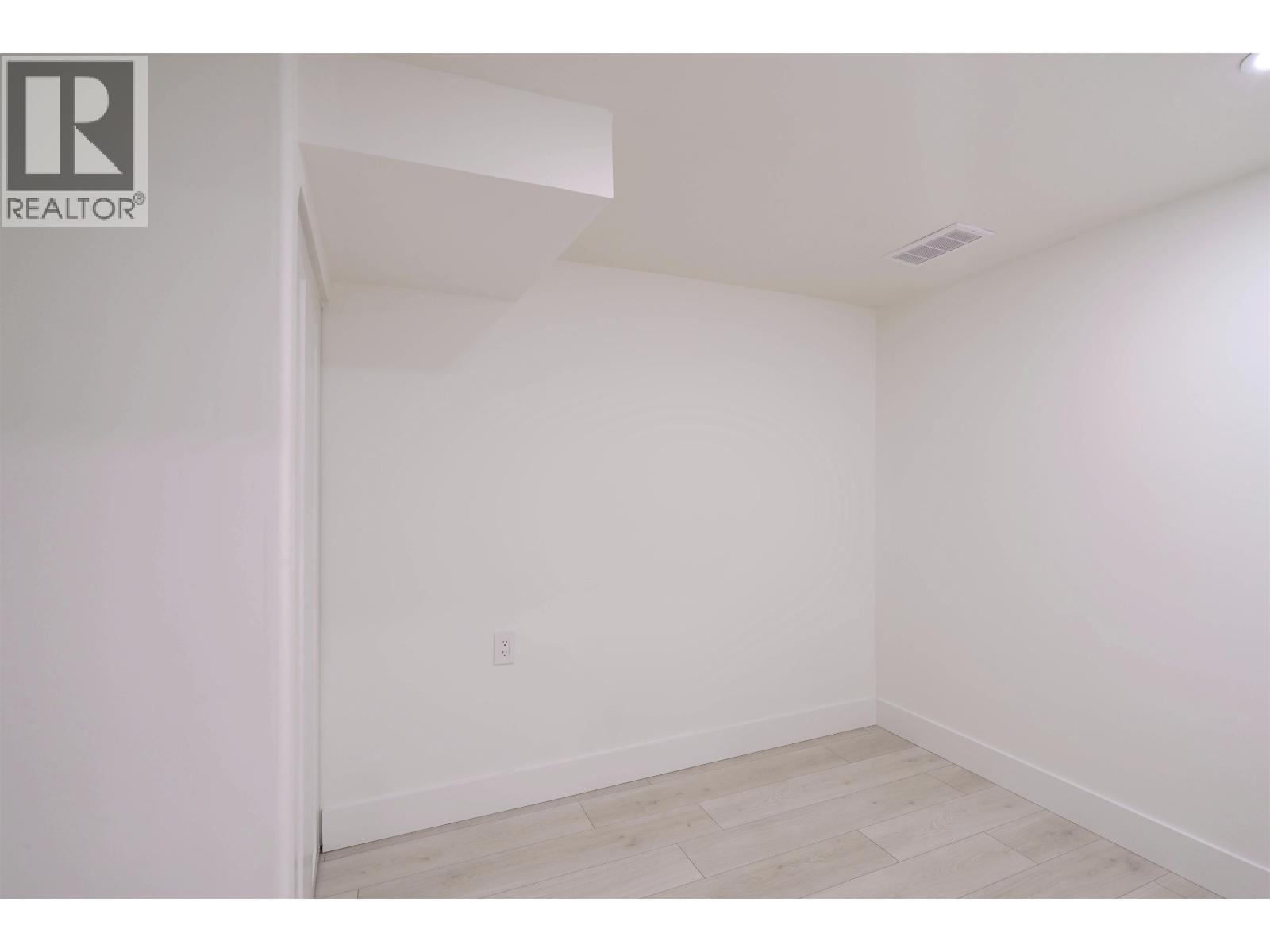 2078 Springer Avenue, Burnaby, British Columbia  V5B 3M5 - Photo 11 - R3057846