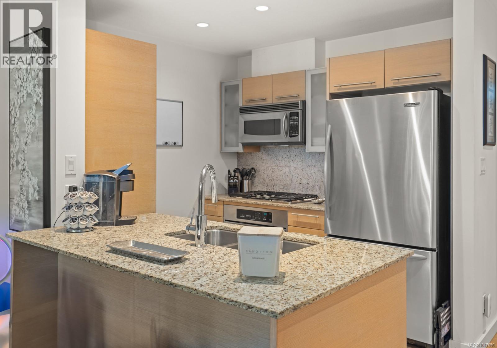 119 68 Songhees Rd, Victoria, British Columbia  V9A 0A3 - Photo 9 - 1017650