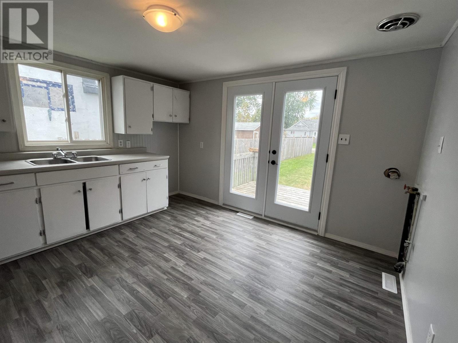 925 Crowe Ave, Fort Frances, Ontario  P9A 2M1 - Photo 3 - TB253193