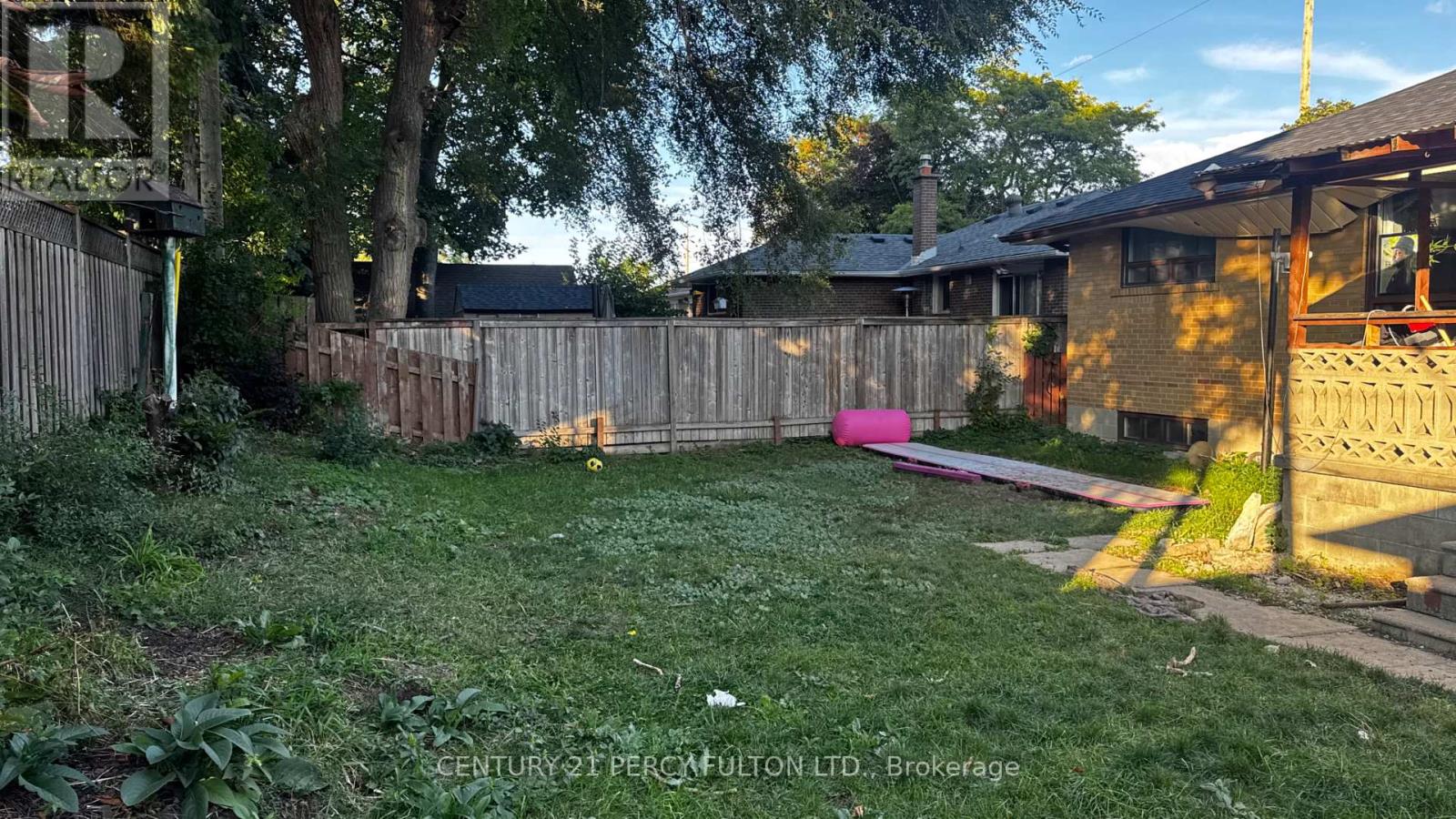 48 Campbell Drive, Brampton, Ontario  L6X 2H7 - Photo 2 - W12438924