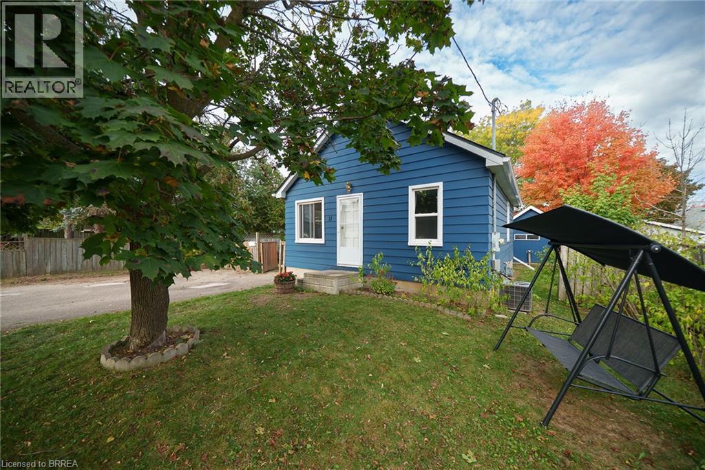 11 Newcastle Street, Brantford, Ontario  N3R 1Y5 - Photo 3 - 40778397