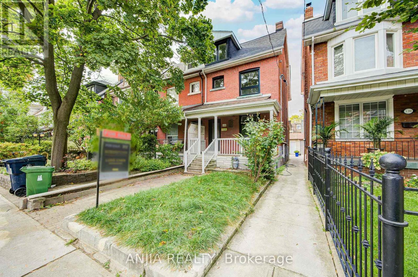 126 GRACE STREET, Toronto, Ontario