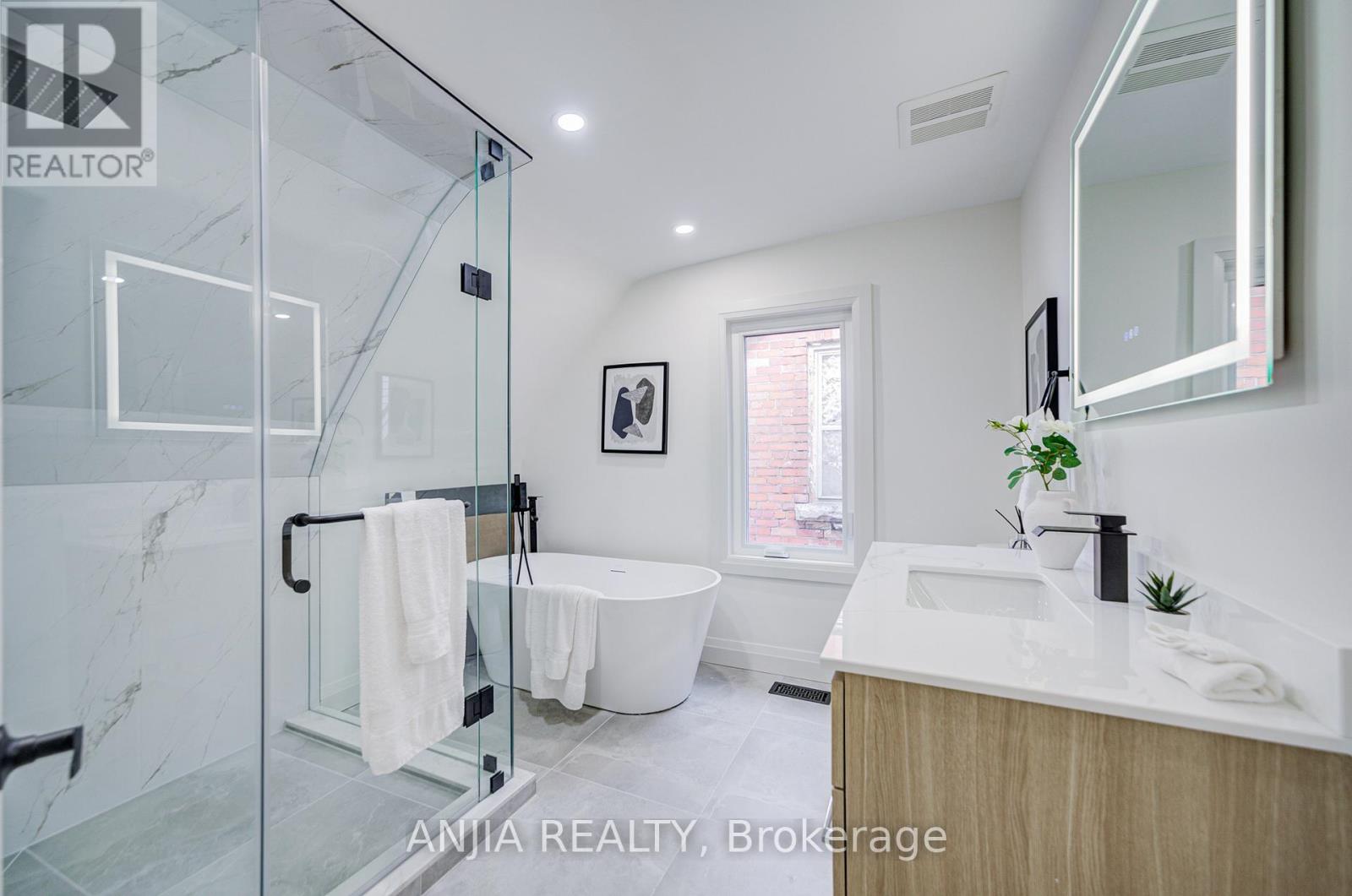 126 Grace Street, Toronto, Ontario  M6J 2S2 - Photo 32 - C12464685