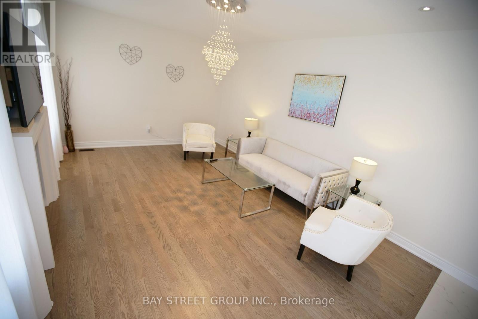Room - Room 152 Ben Sinclair Avenue, East Gwillimbury, Ontario  L9N 0Z2 - Photo 8 - N12464691