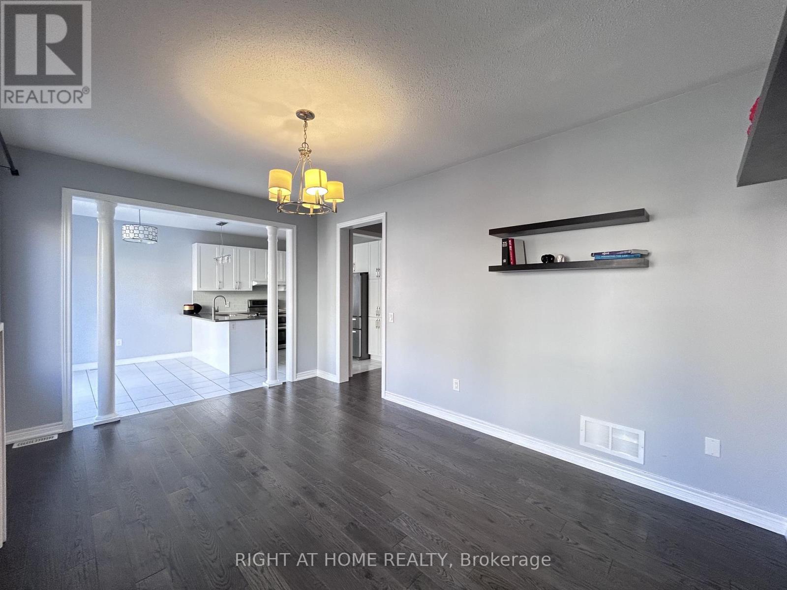 438 Kwapis Boulevard, Newmarket, Ontario  L3X 3K4 - Photo 10 - N12464693