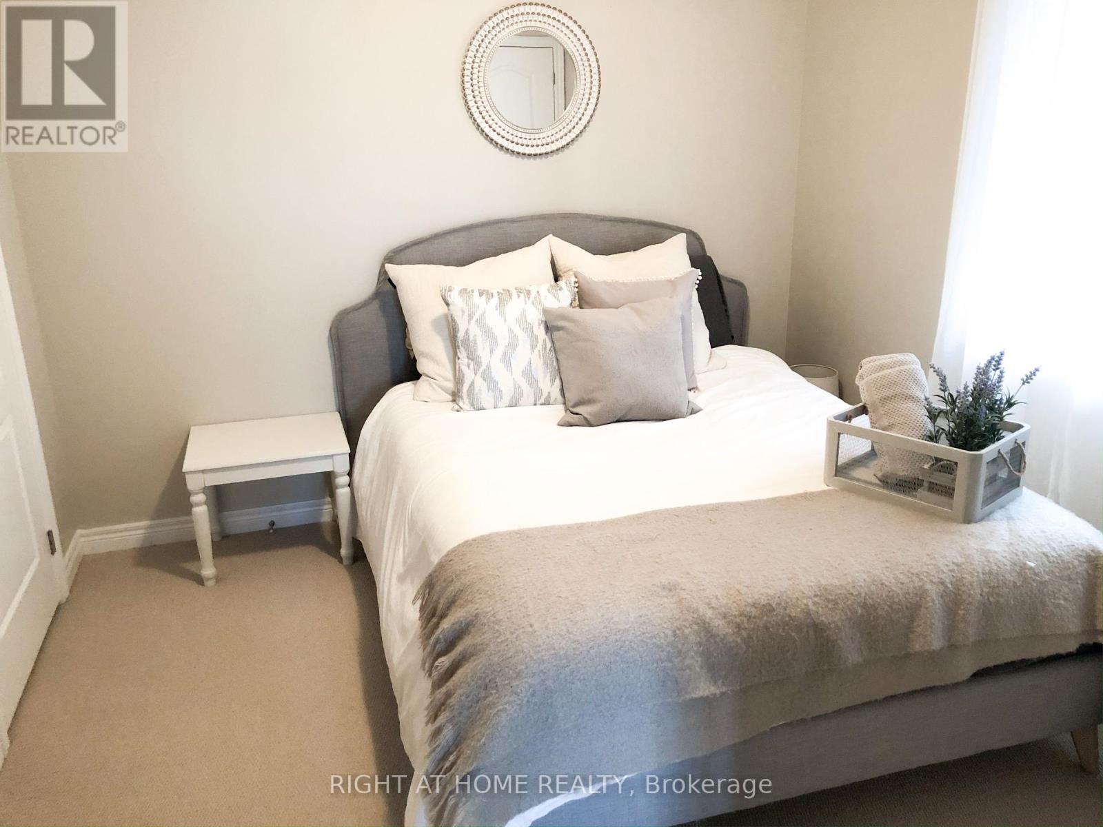 438 Kwapis Boulevard, Newmarket, Ontario  L3X 3K4 - Photo 12 - N12464693