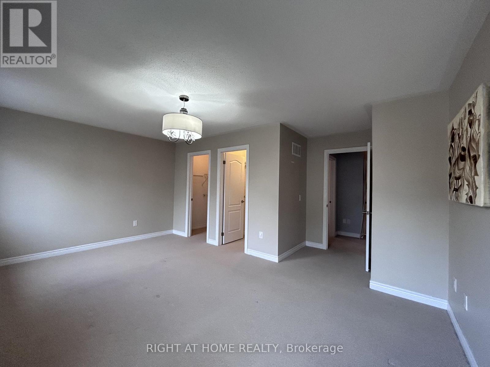 438 Kwapis Boulevard, Newmarket, Ontario  L3X 3K4 - Photo 14 - N12464693