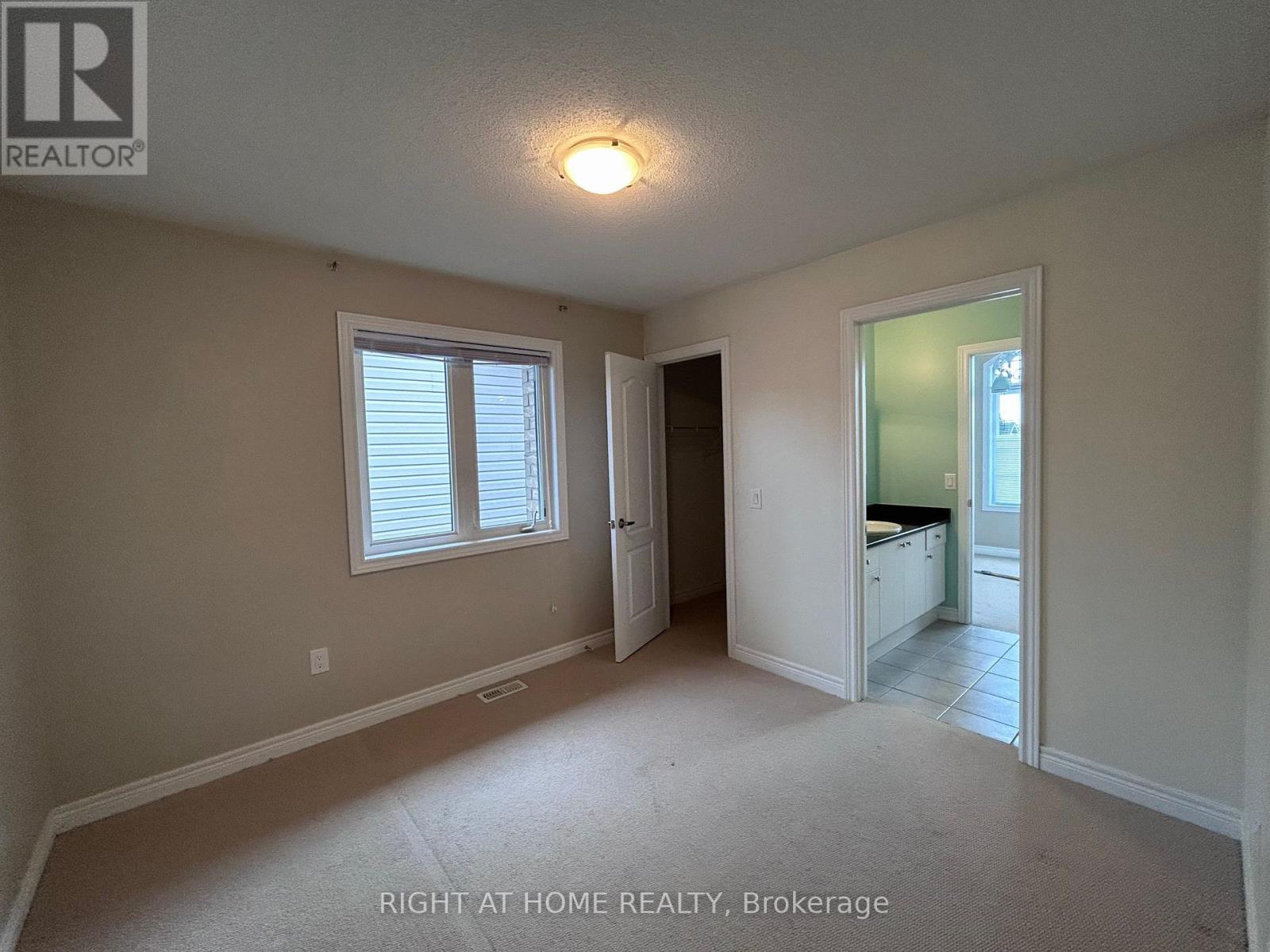 438 Kwapis Boulevard, Newmarket, Ontario  L3X 3K4 - Photo 16 - N12464693